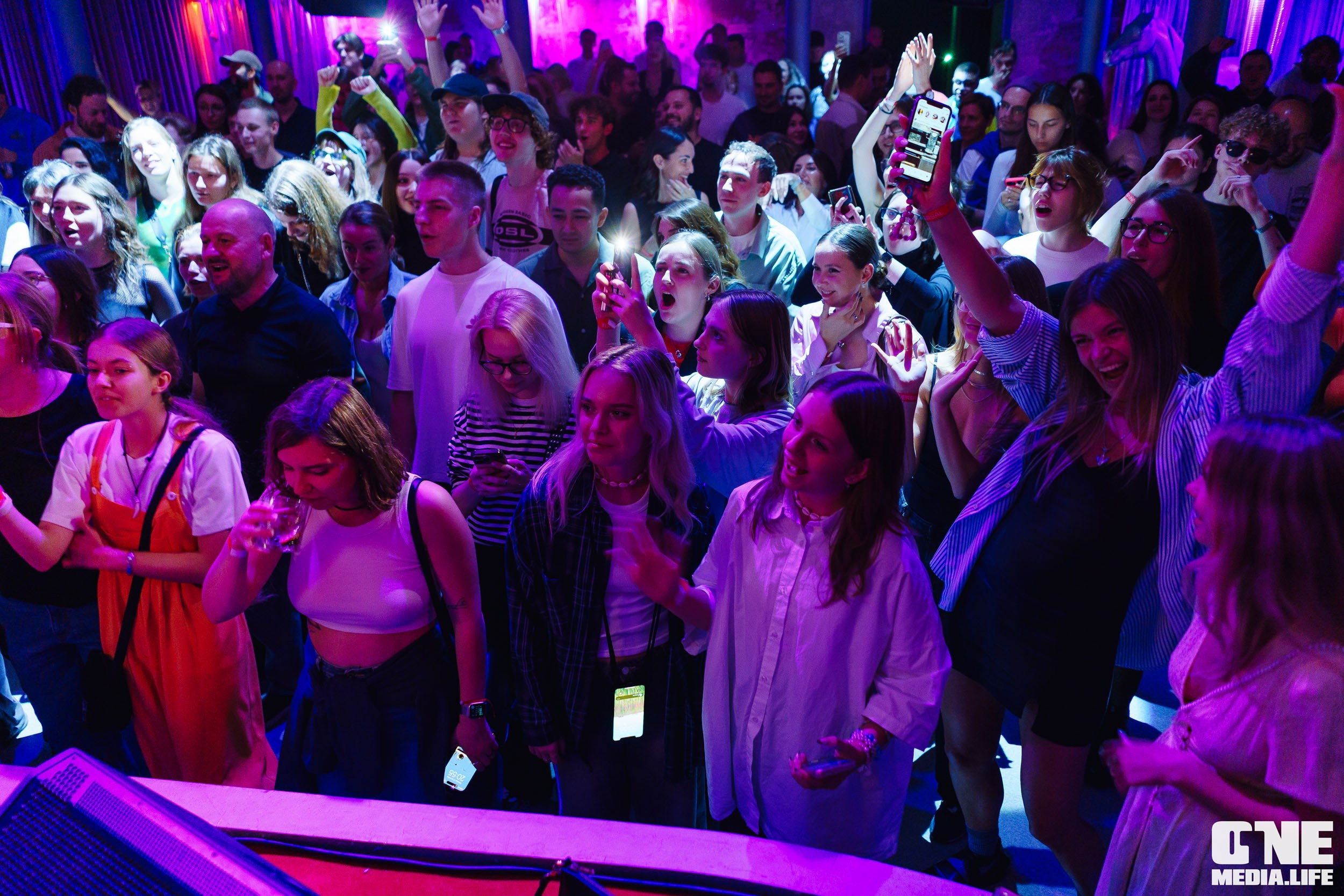 Фоторепортаж из клуба UNIVERSAL. One Media Life: фоторепортажи, фотоотчеты с мероприятий и заведений