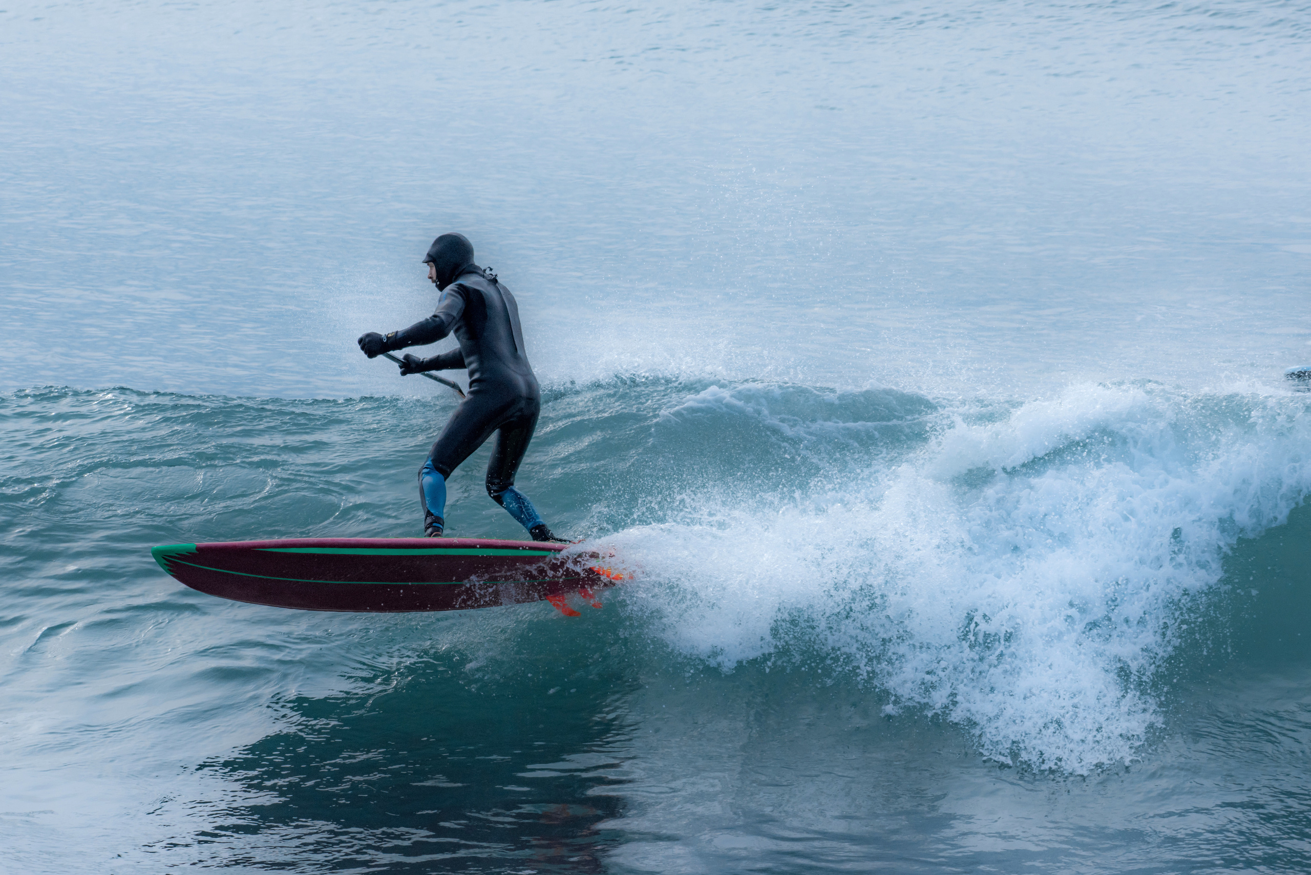 Серфинг, волны, серфер в полете