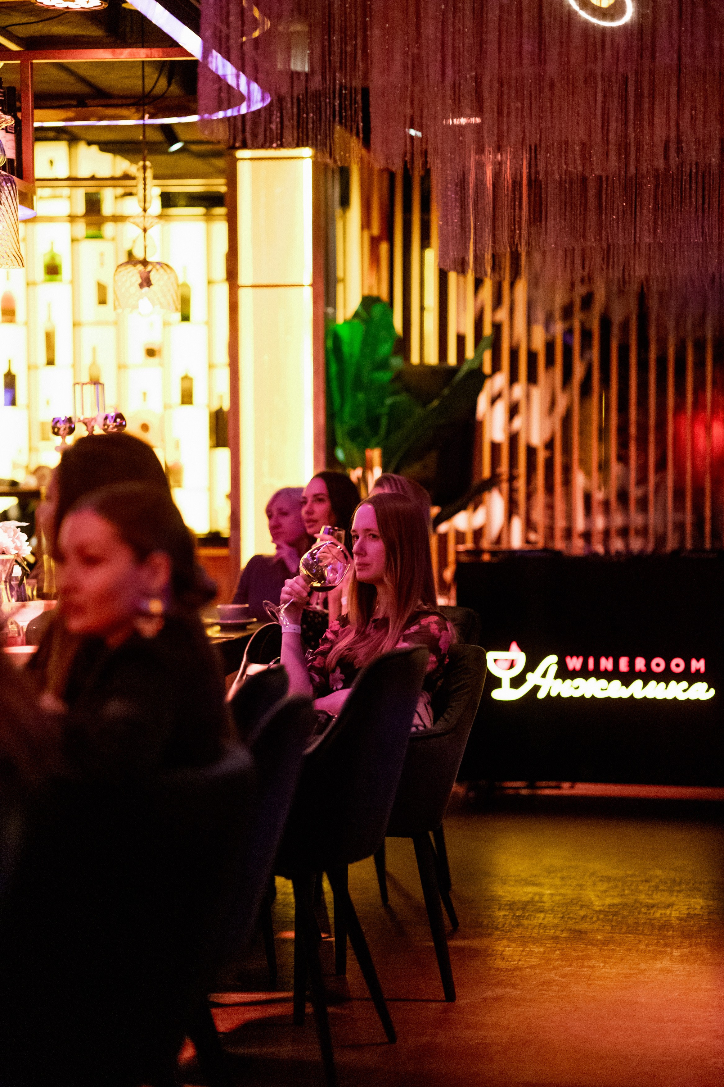 YANA URBAN: сольный концерт в «Анжелика Wineroom». СВОИ. ФОТООТЧЕТЫ-СОБЫТИЯ-МЕСТА