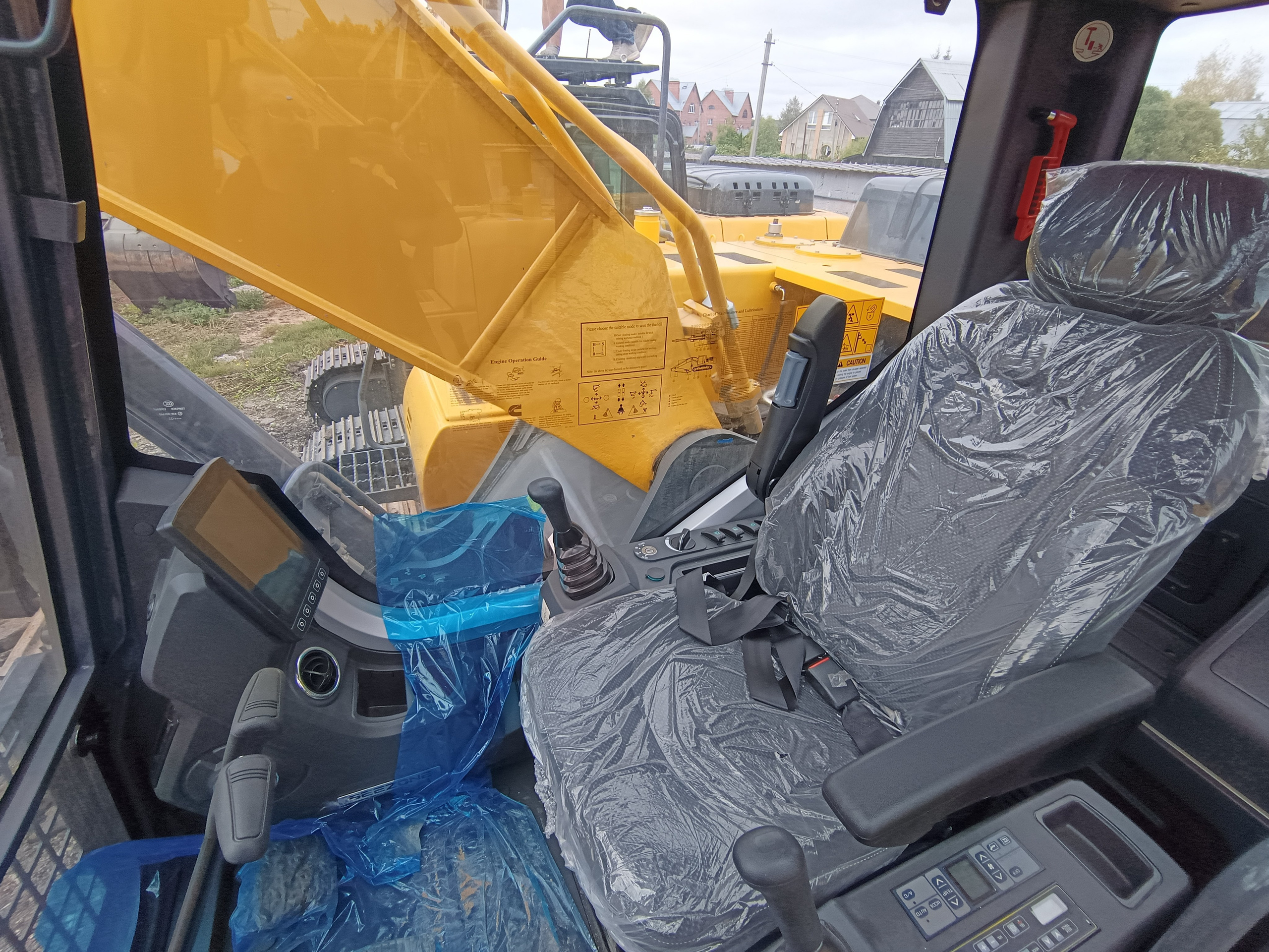 Фото гус. экс. Beezone В330EW. Продажа и обслуживание грузовой техники и спецтехники в г. Новосибирск компания СТИ