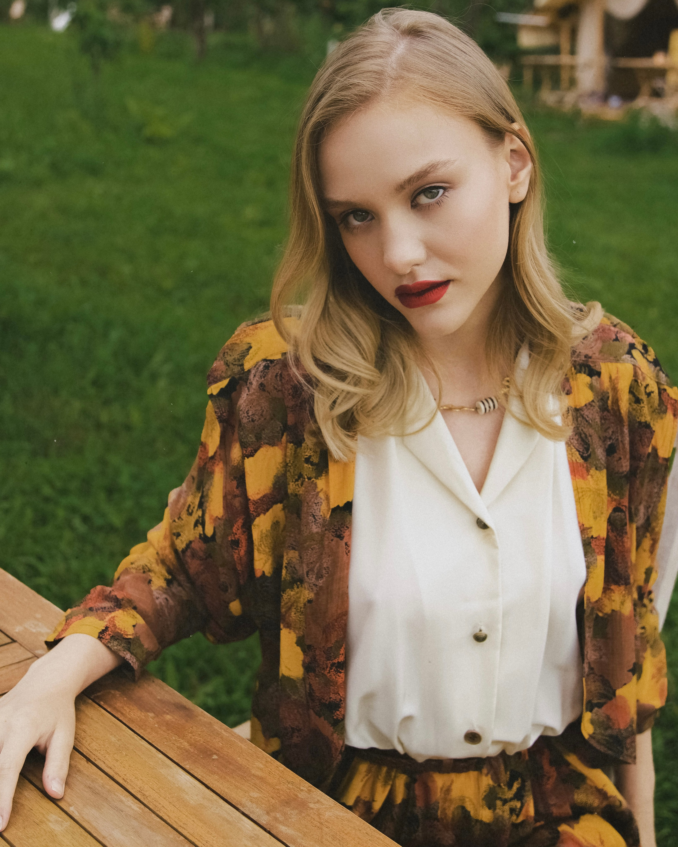 Près de l'arbre. Fashion, portrait, personal photographer. Almaty, KZ