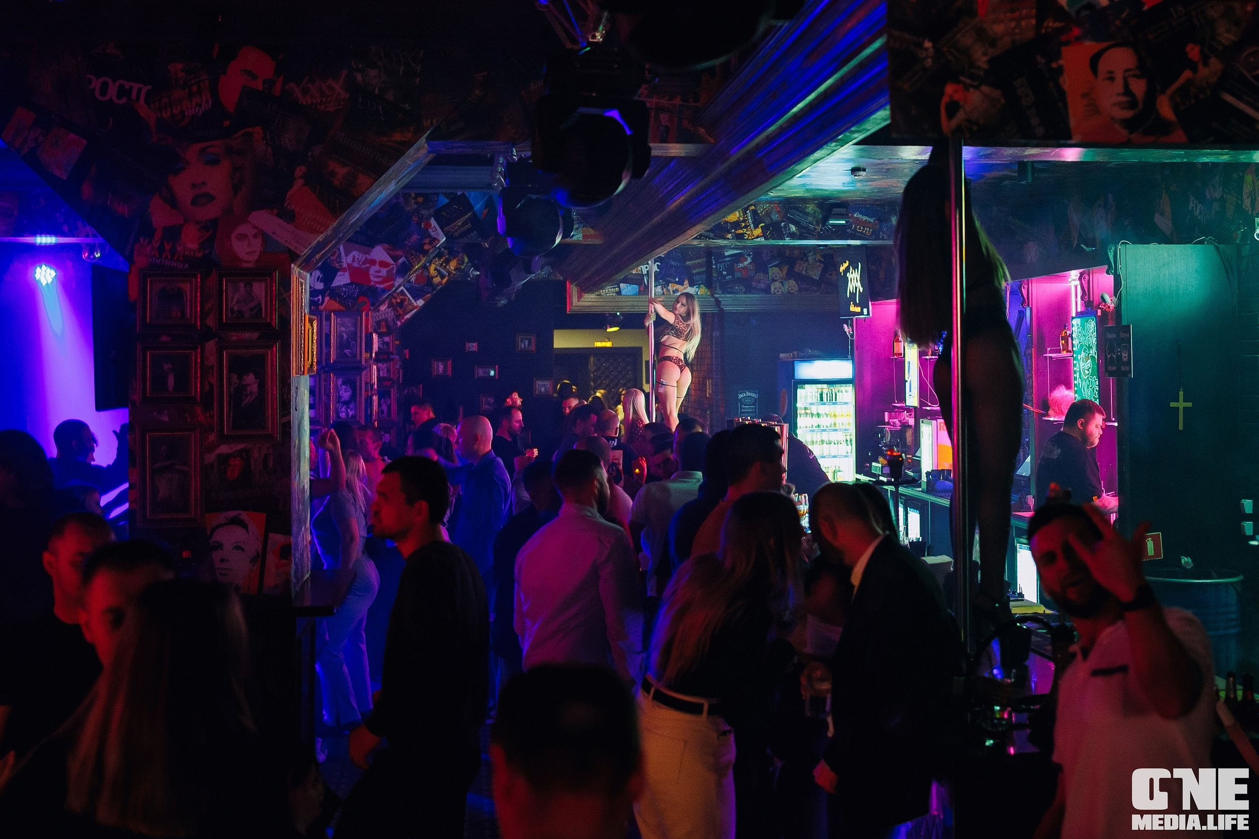 Фоторепортаж из бара XxxX. One Media Life: фоторепортажи, фотоотчеты с мероприятий и заведений