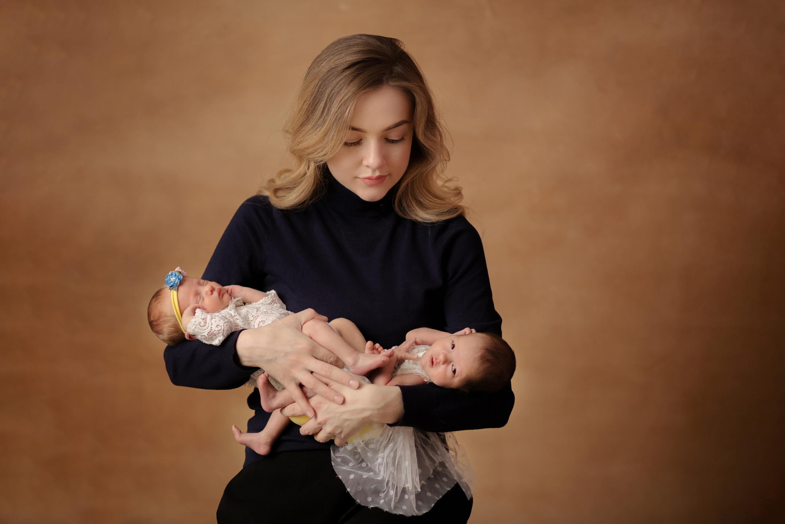 найти фотографа в великих луках для новорожденных девочки близнецы