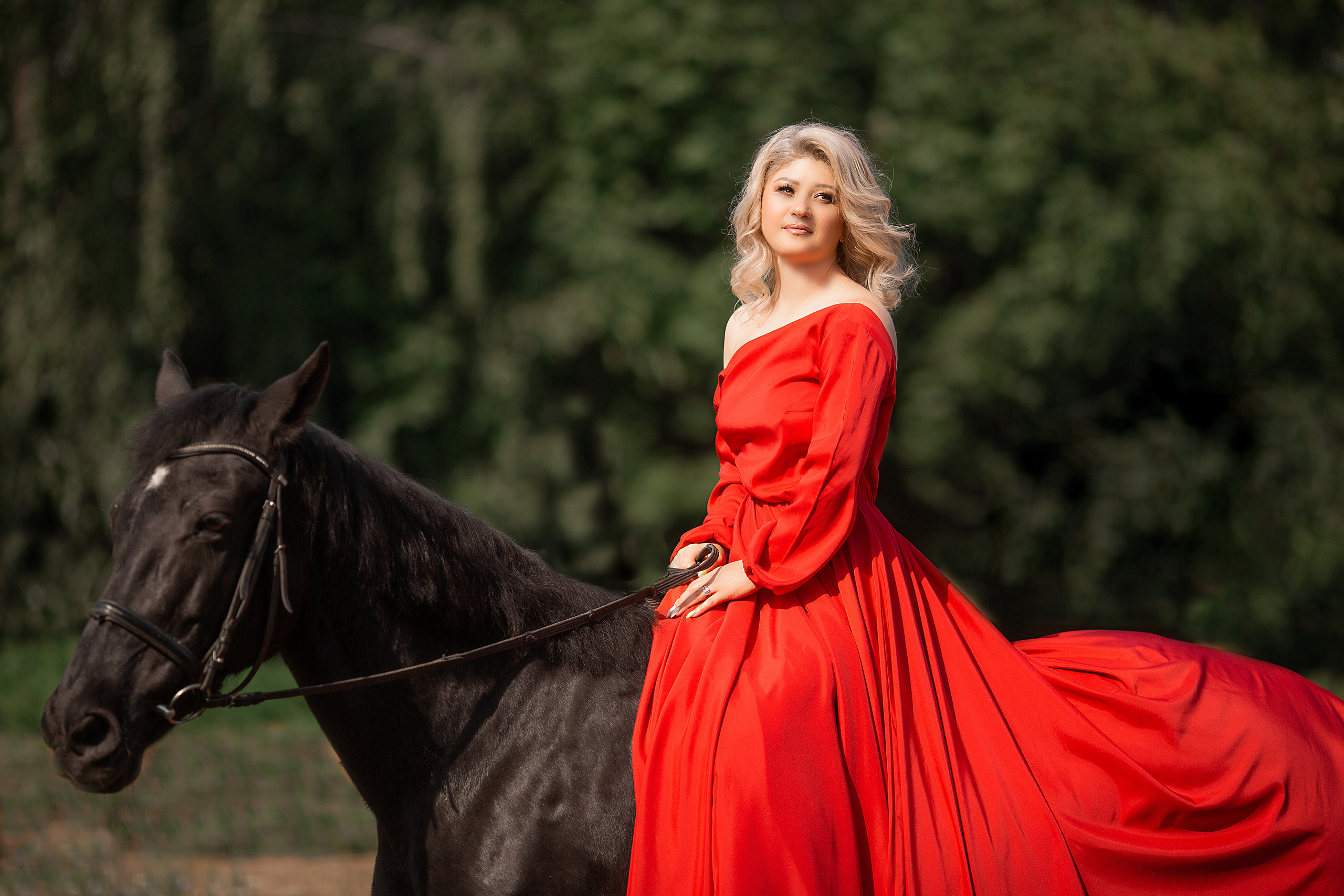 Юля и Жасмин. Фотосессия с лошадьми в Нижнем Новгороде