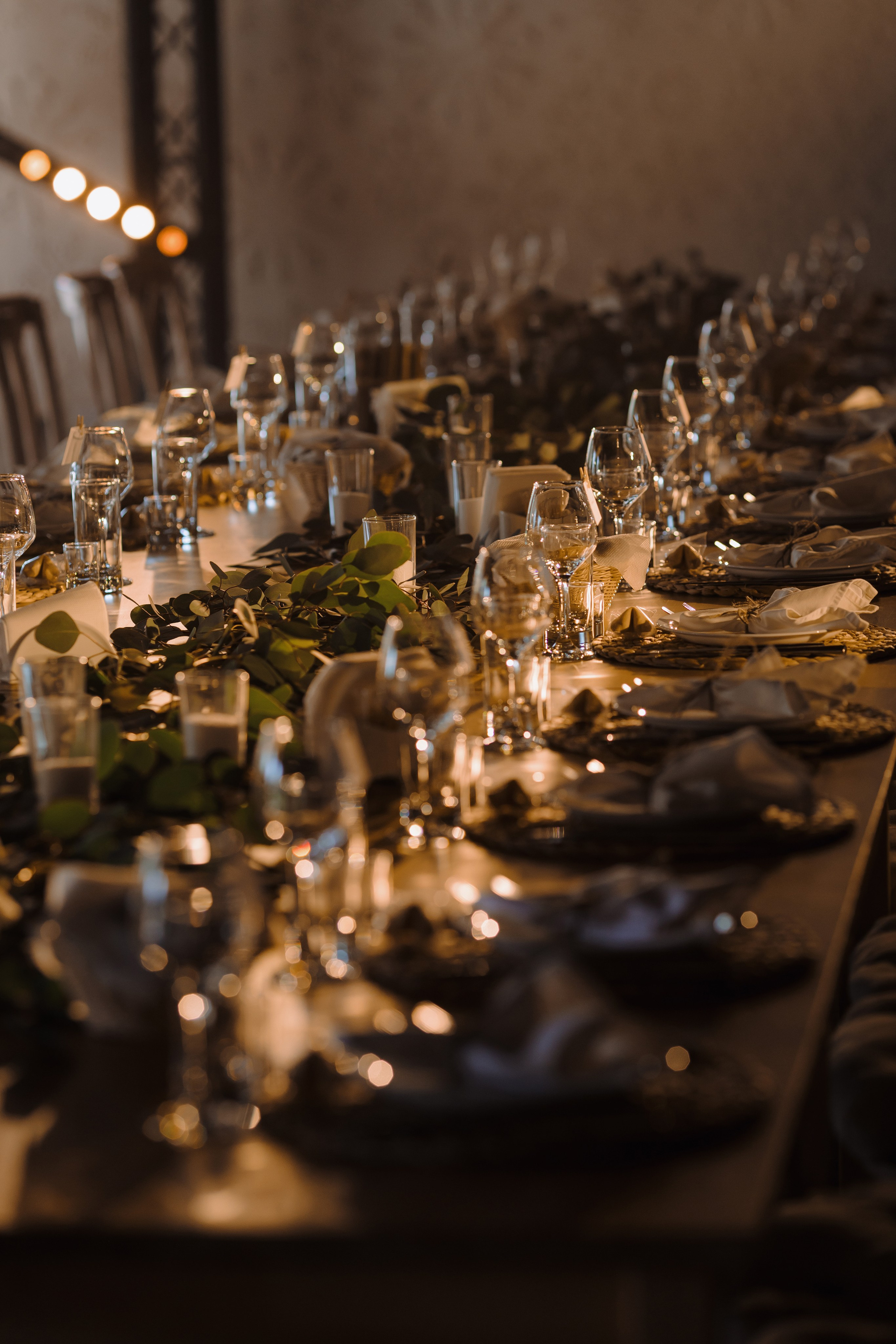 Детали свадьбы — кольца, цветы, декор, вдохновение для свадебной съемки.