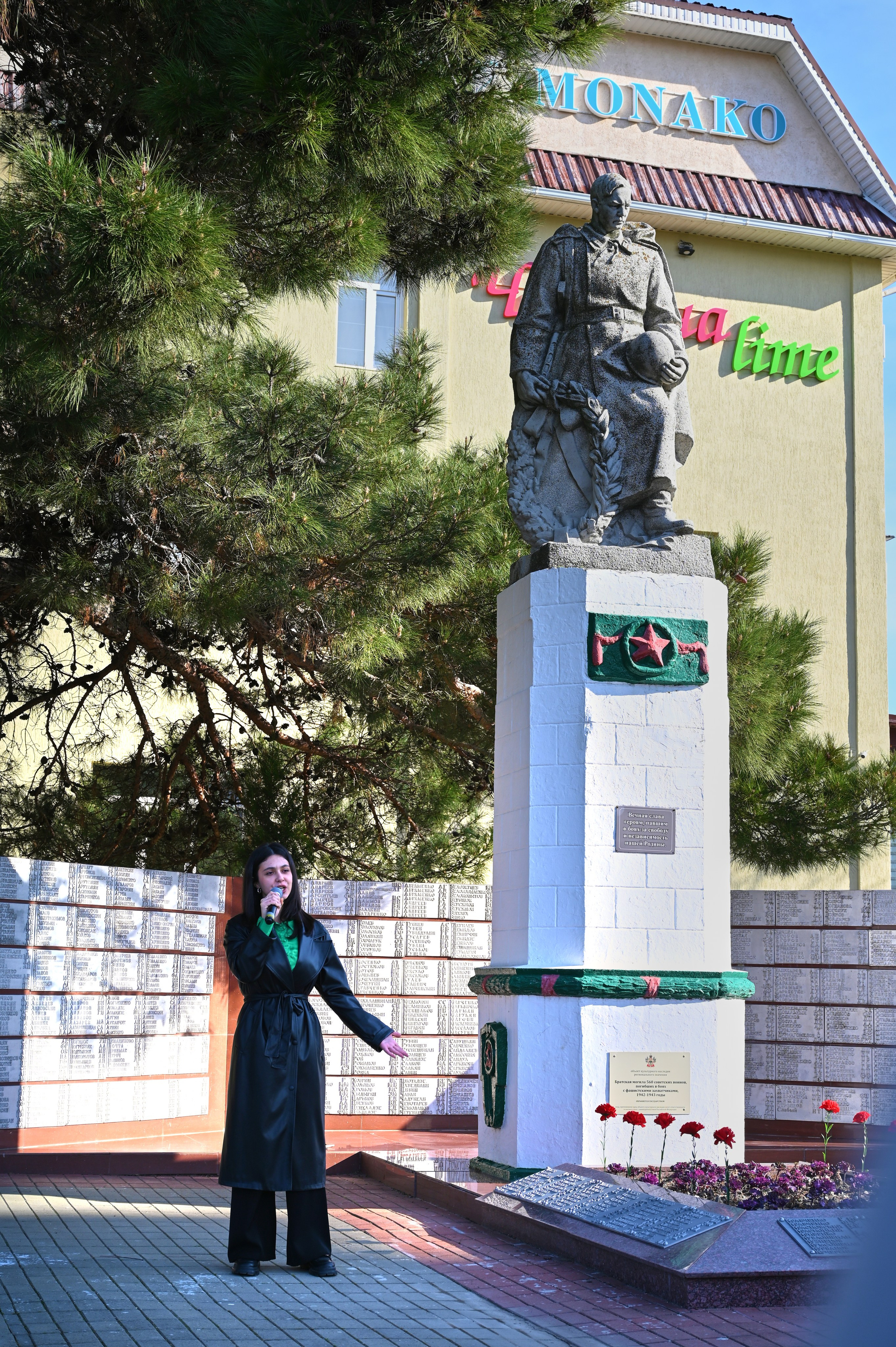 Митинг у солдата. Жизнь курорта Кабардинка в фотографиях