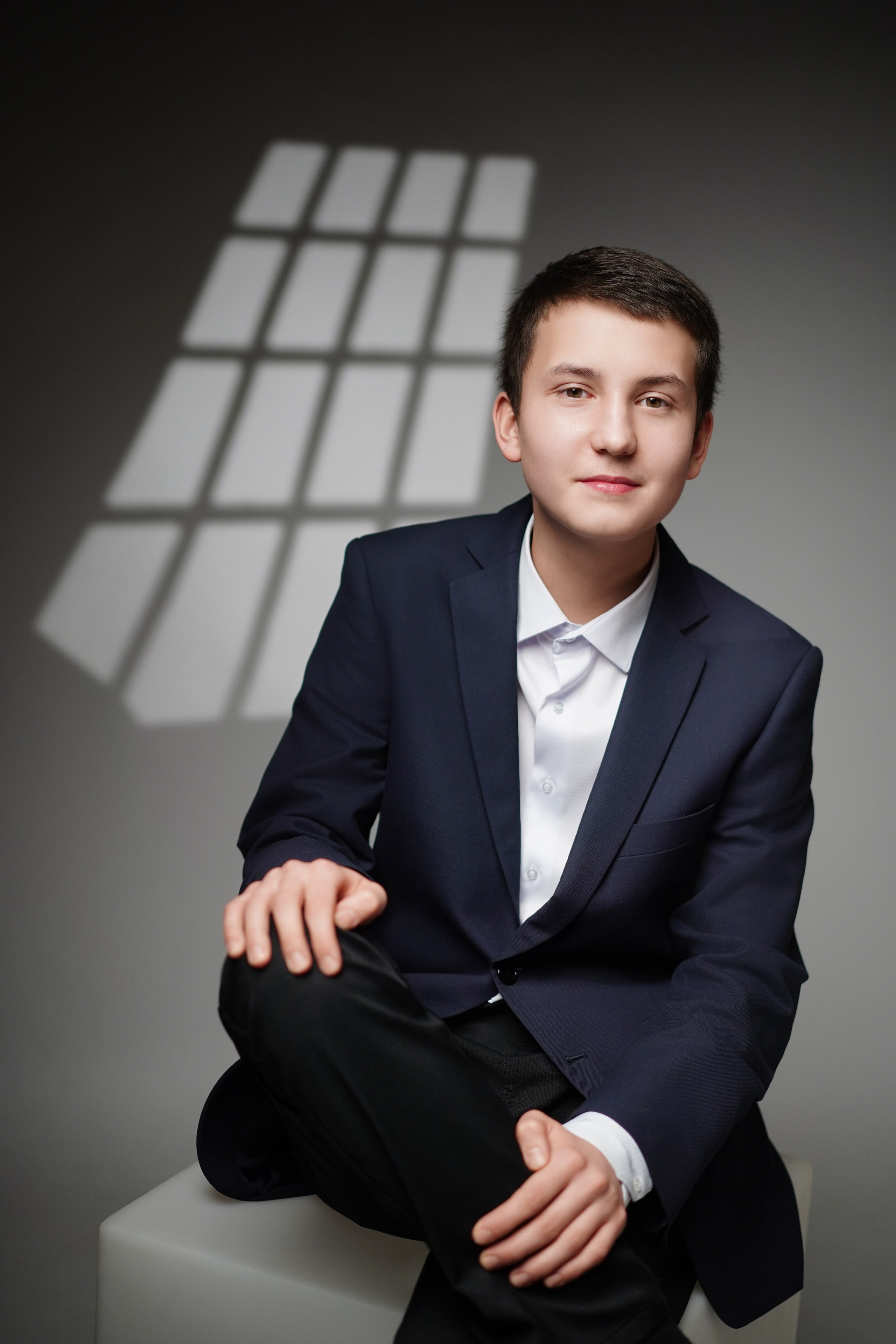 Стиль портрета в студии. GOTRA — выпускные альбомы в Тюмени