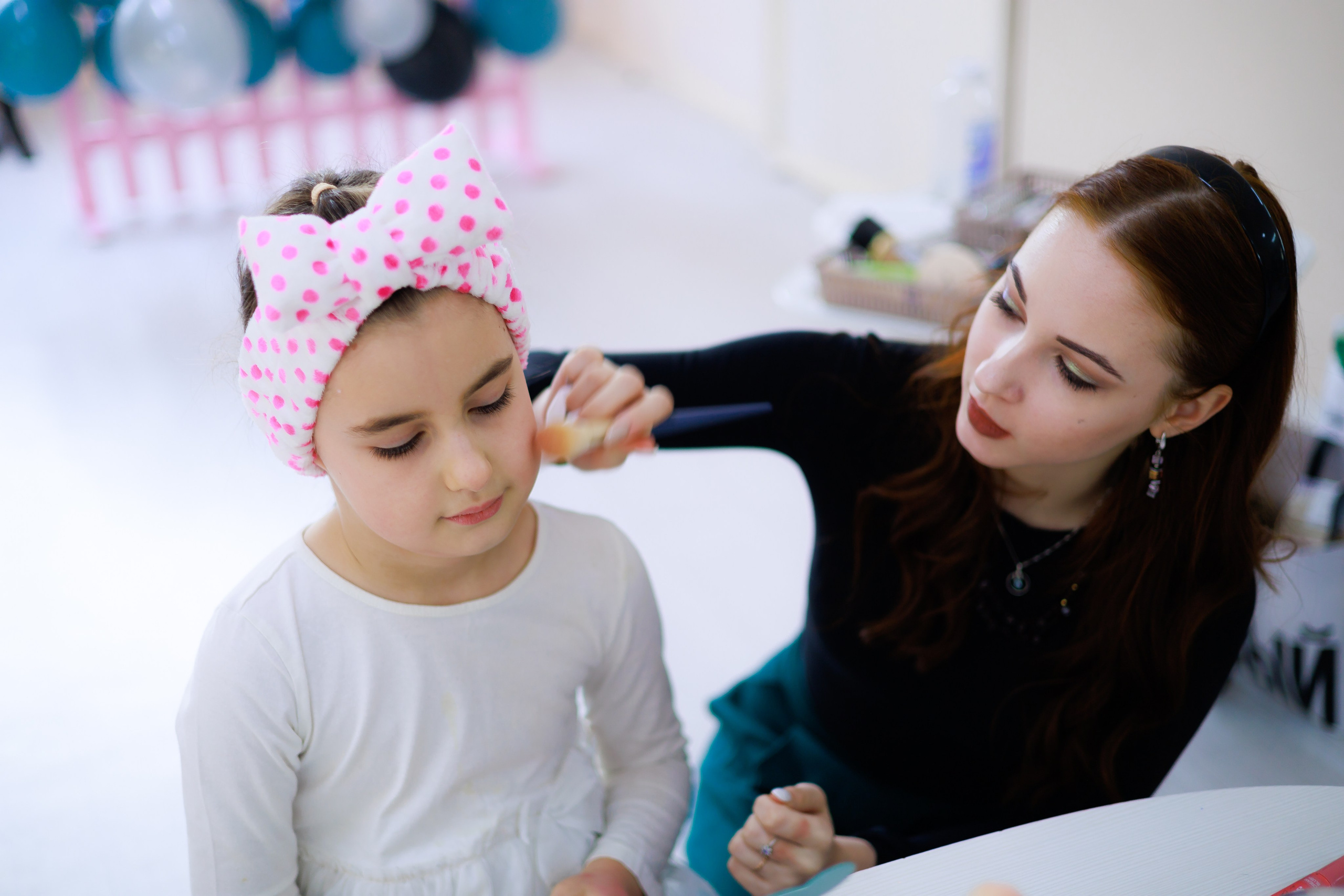 От детского макияжа к макияжу по-взрослому: урок макияжа для девочек 7-10 лет 2 февраля во Владивостоке. Школа для девочек во Владивостоке — Само Совершенство