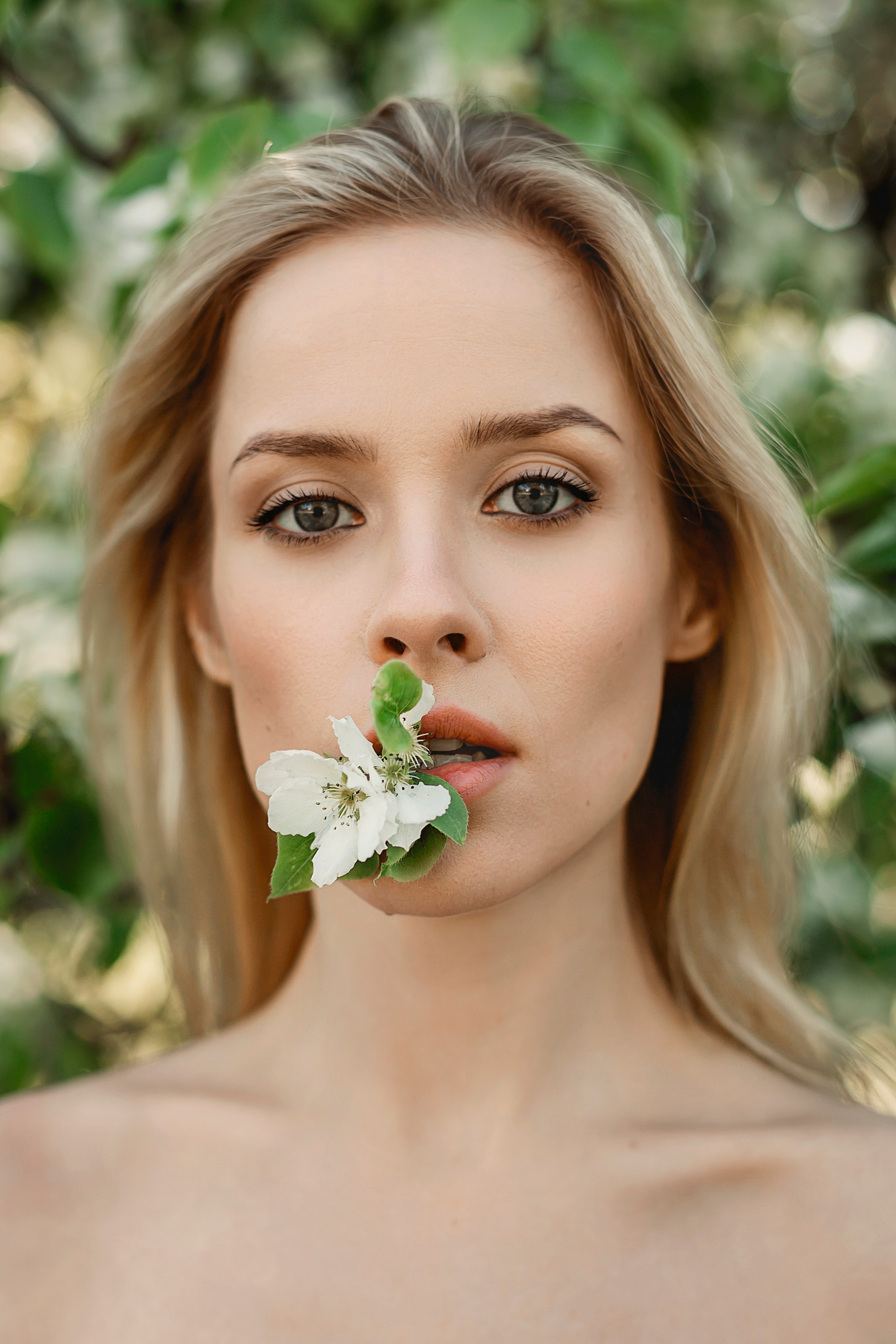 Фотосессия в цветущих садах. Деловая и Бизнес съемка в Москве Инесса Грушко