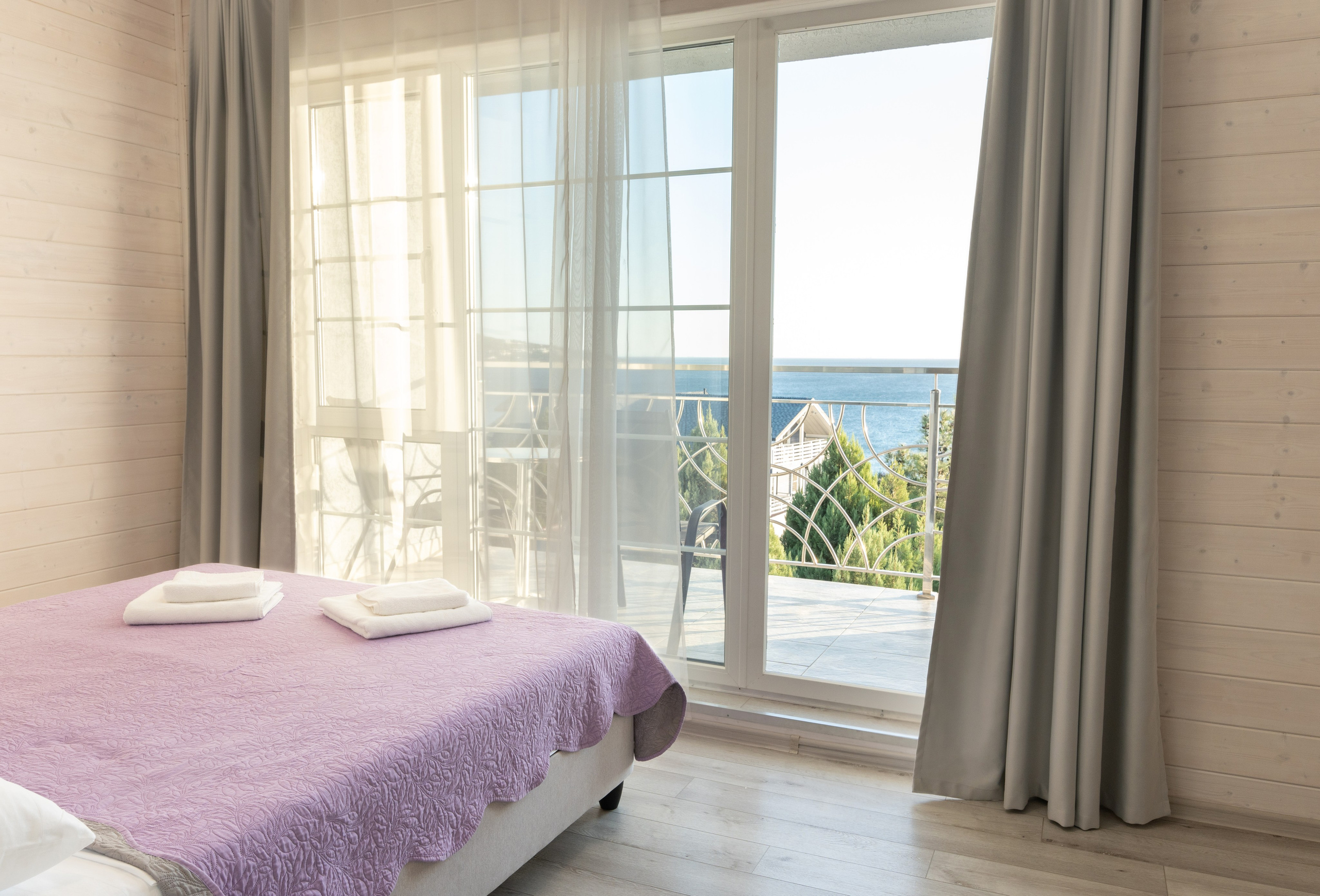 Новороссийск. Интерьерные фотографии профессионального уровня, съемка жилых и коммерческих помещений.