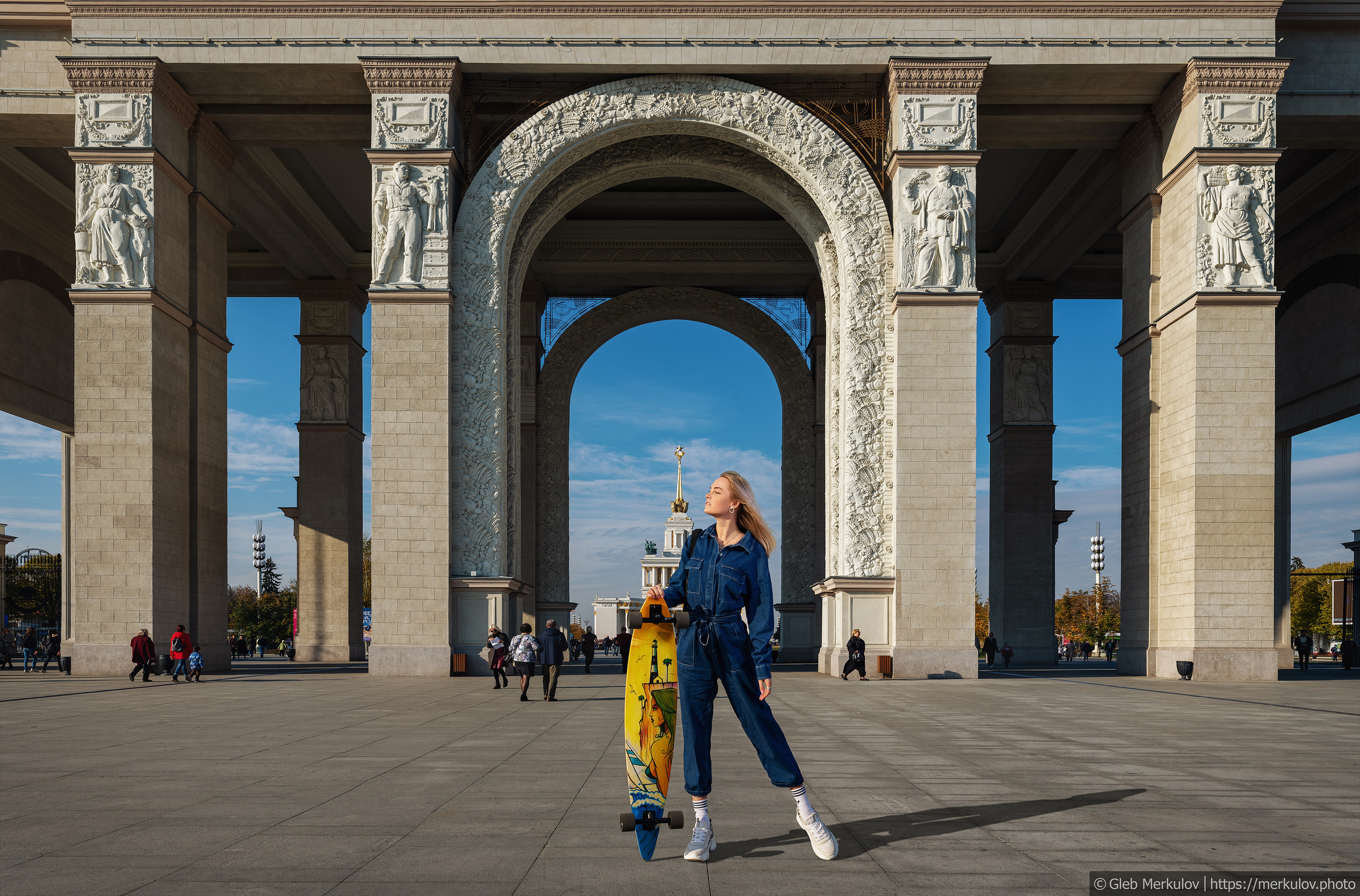 Портретная съемка для частного клиента на улице с искусственным светом