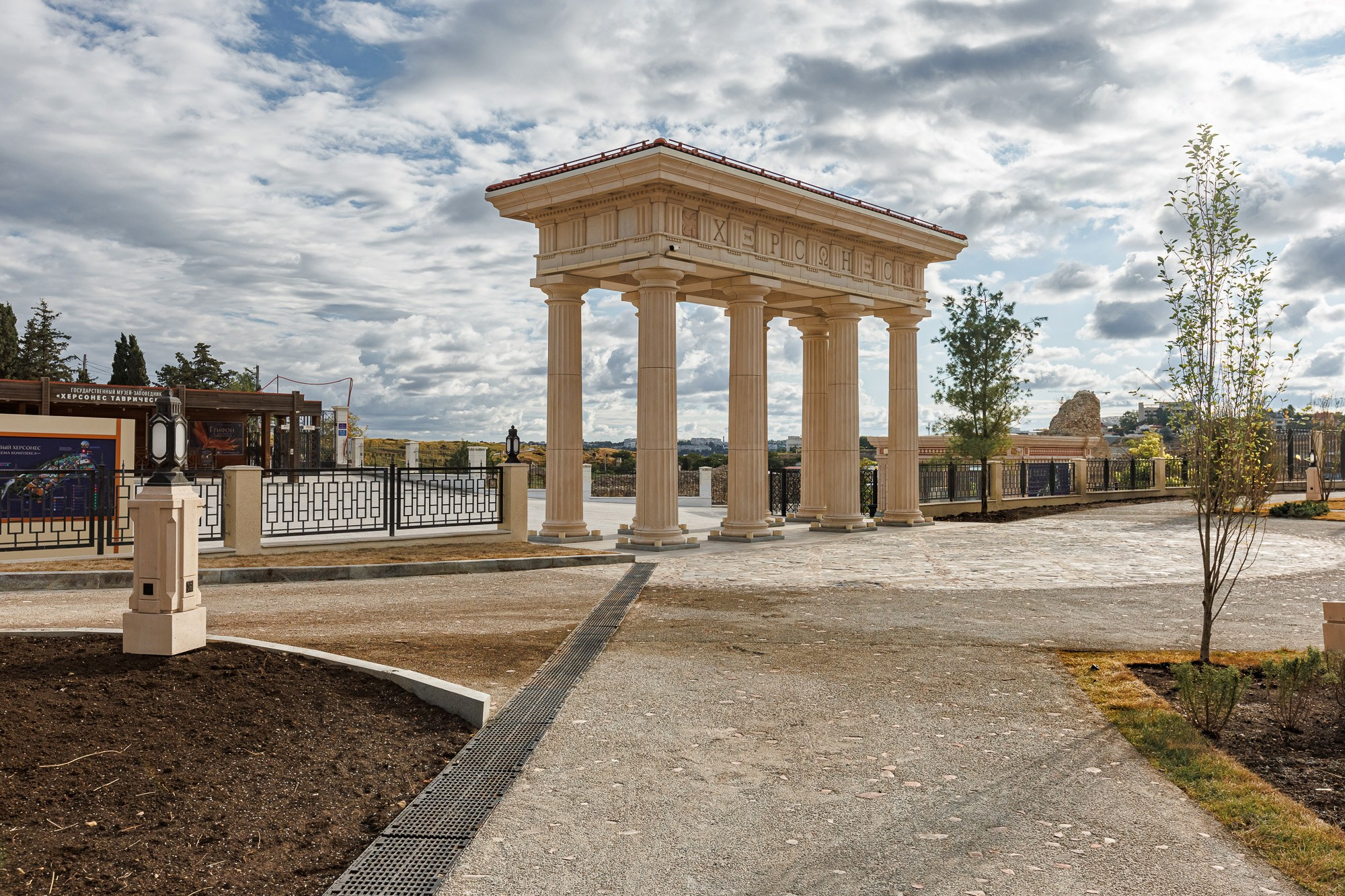 Новый Херсонес в Севастополе, гранитная облицовка Росгранит. Свадебный фотограф, фотосъемка в Крыму, Севастополе, Симферополе, Ялте