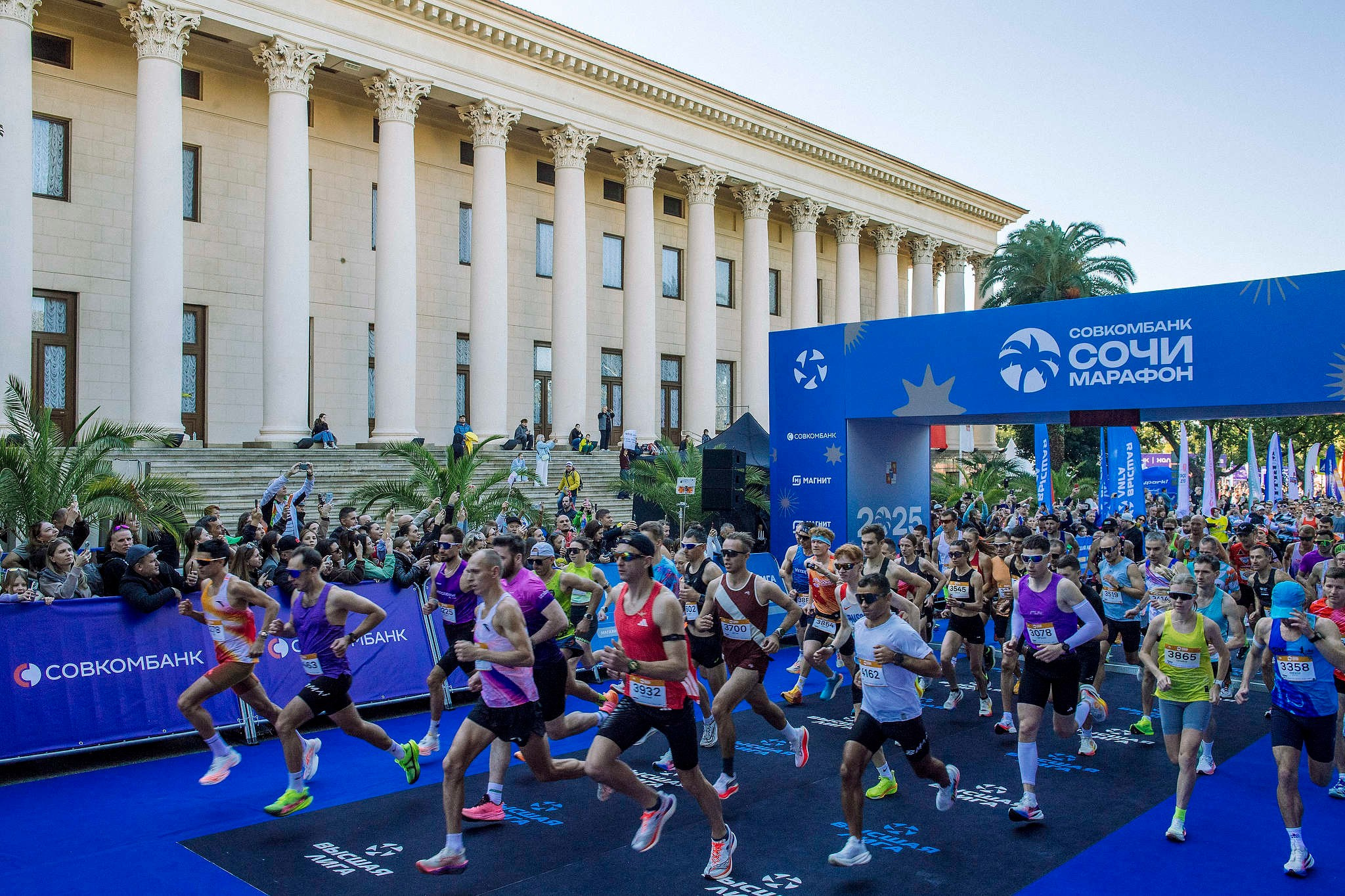 Старт 10 км около Зимнего театра в Сочи