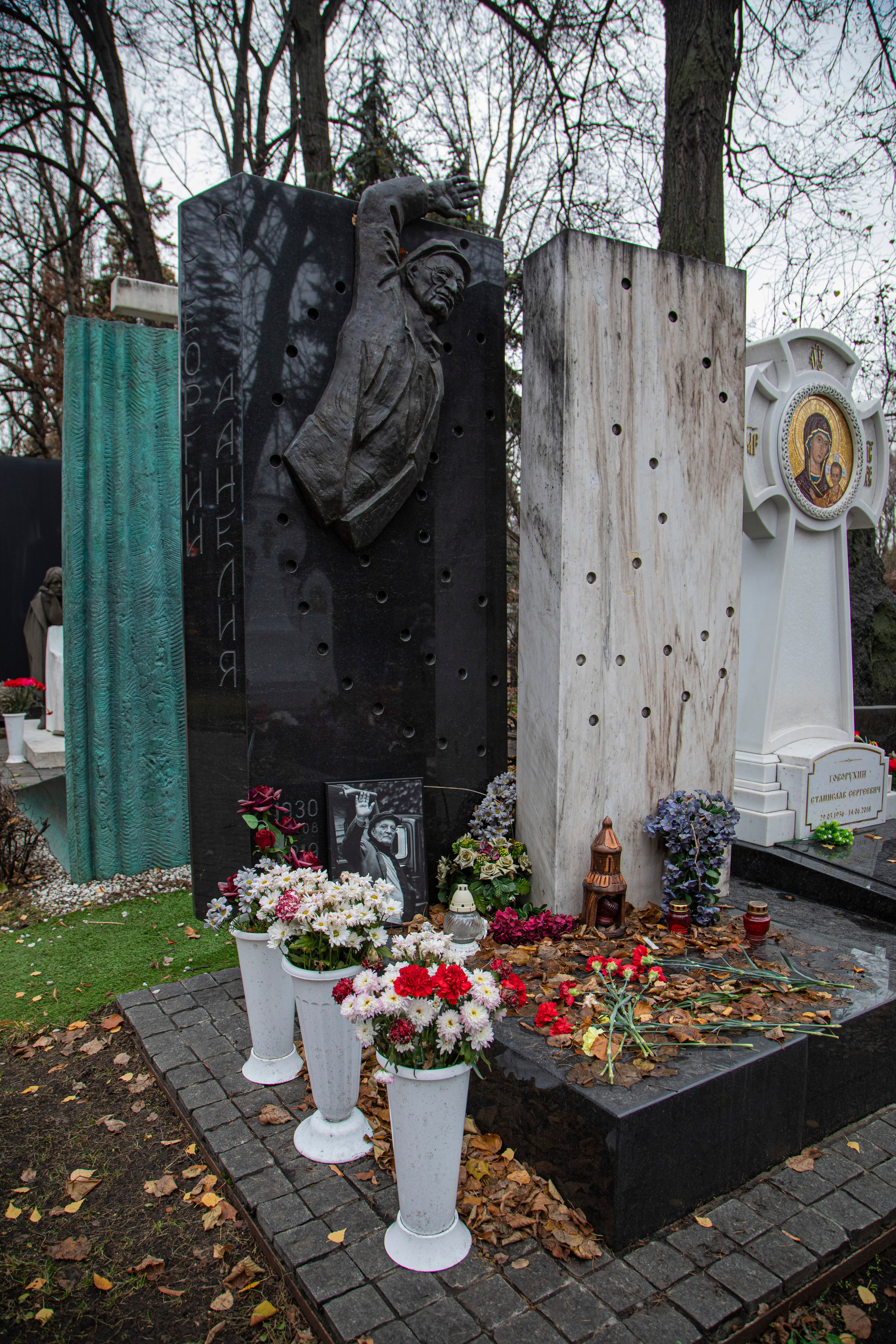Осенняя прогулка по Новодевичьему кладбищу. Фотограф Сергей Ловкий