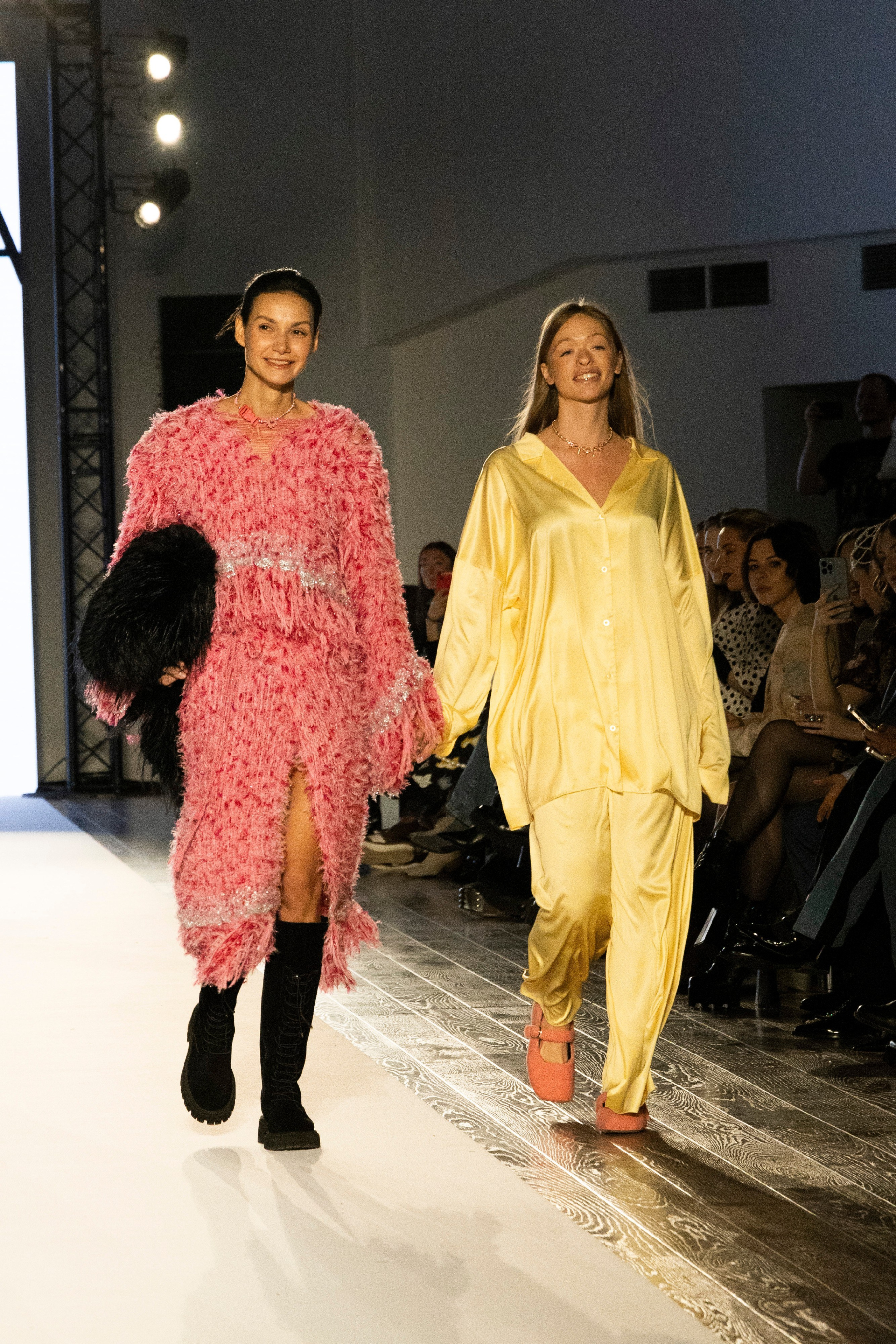 ДЛТ Собака.ru показ победителей конкурса «Новые имена в моде 2025». FOTOFAQ SKOOL г. Санкт-Петербург: очные, дистанционные и онлайн курсы фотографии