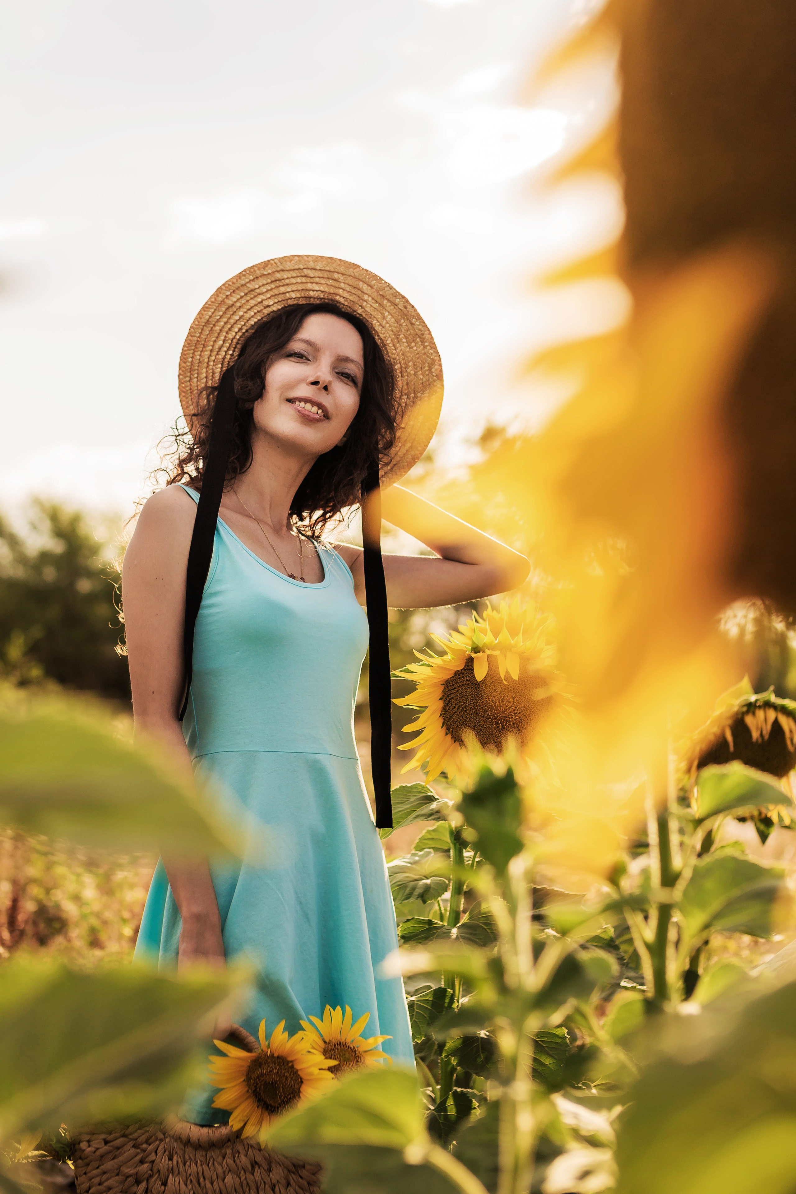 Фото в подсолнухах. Семейный фотограф в Саратове