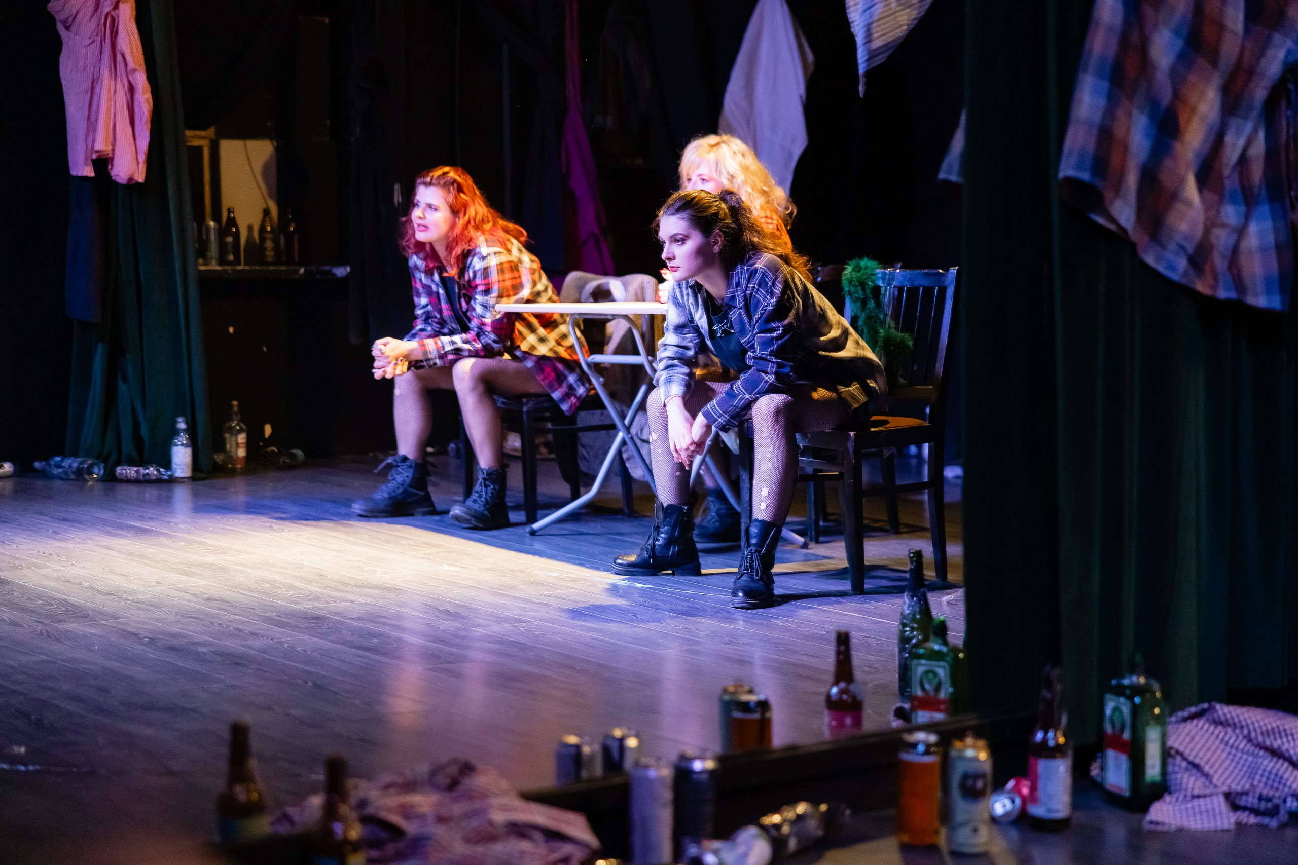 Отражение в зеркале на сцене в театре