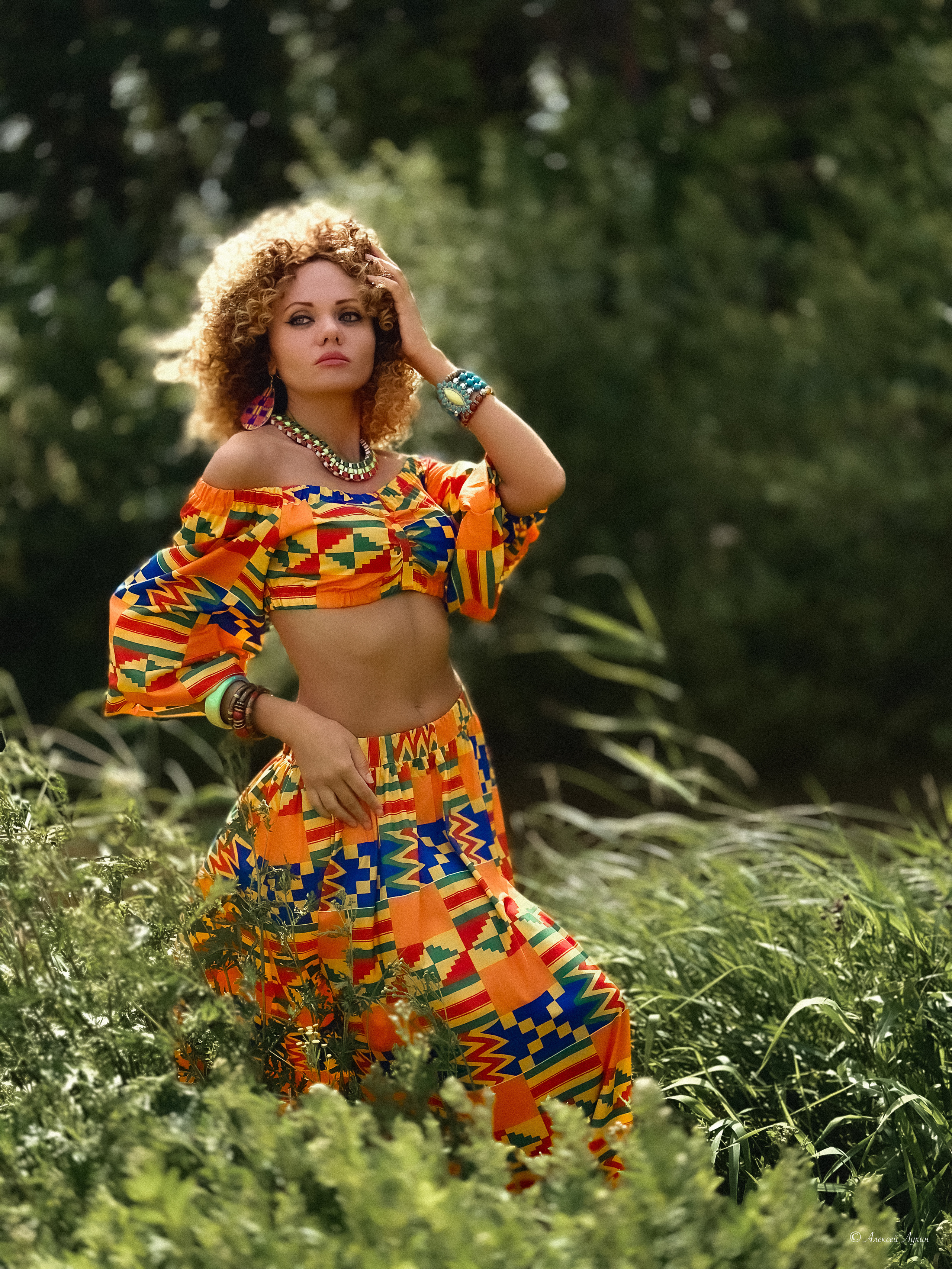 женсктй портрет на природе на камеру телефона