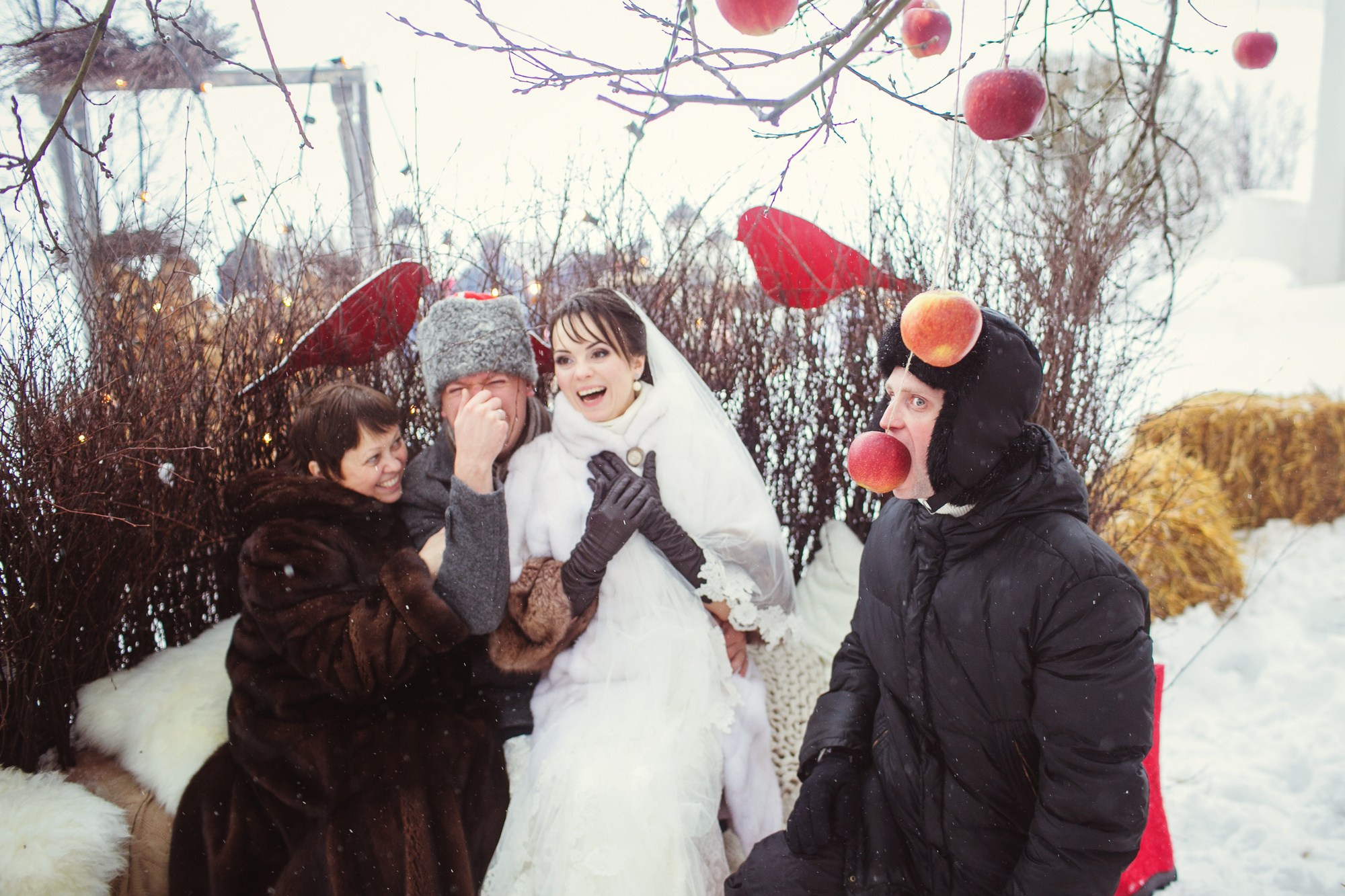 Зимняя свадьба в русских традициях. Семейный, портретный и свадебный фотограф в Санкт-Петербурге и Москве