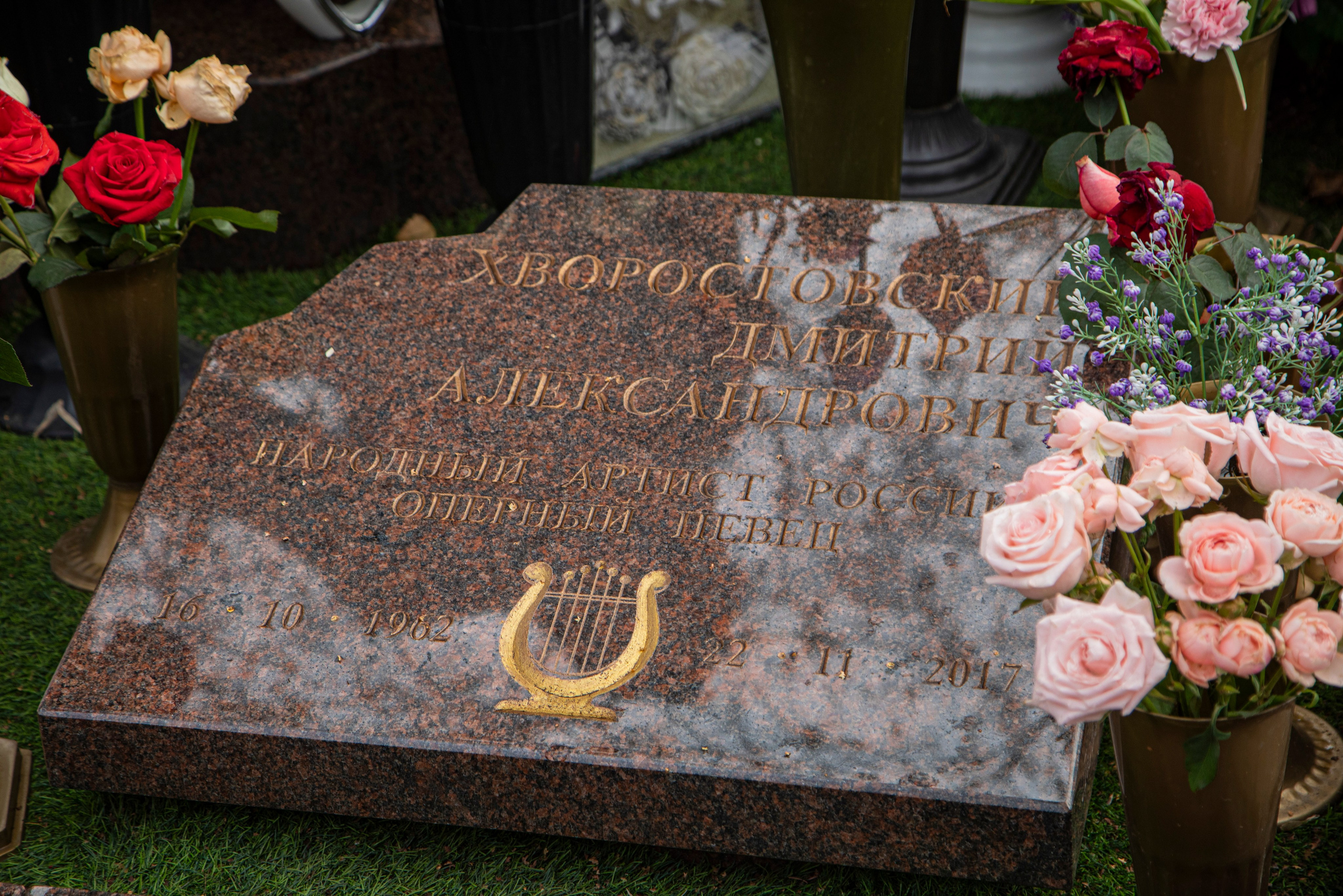 Осенняя прогулка по Новодевичьему кладбищу. Фотограф Сергей Ловкий