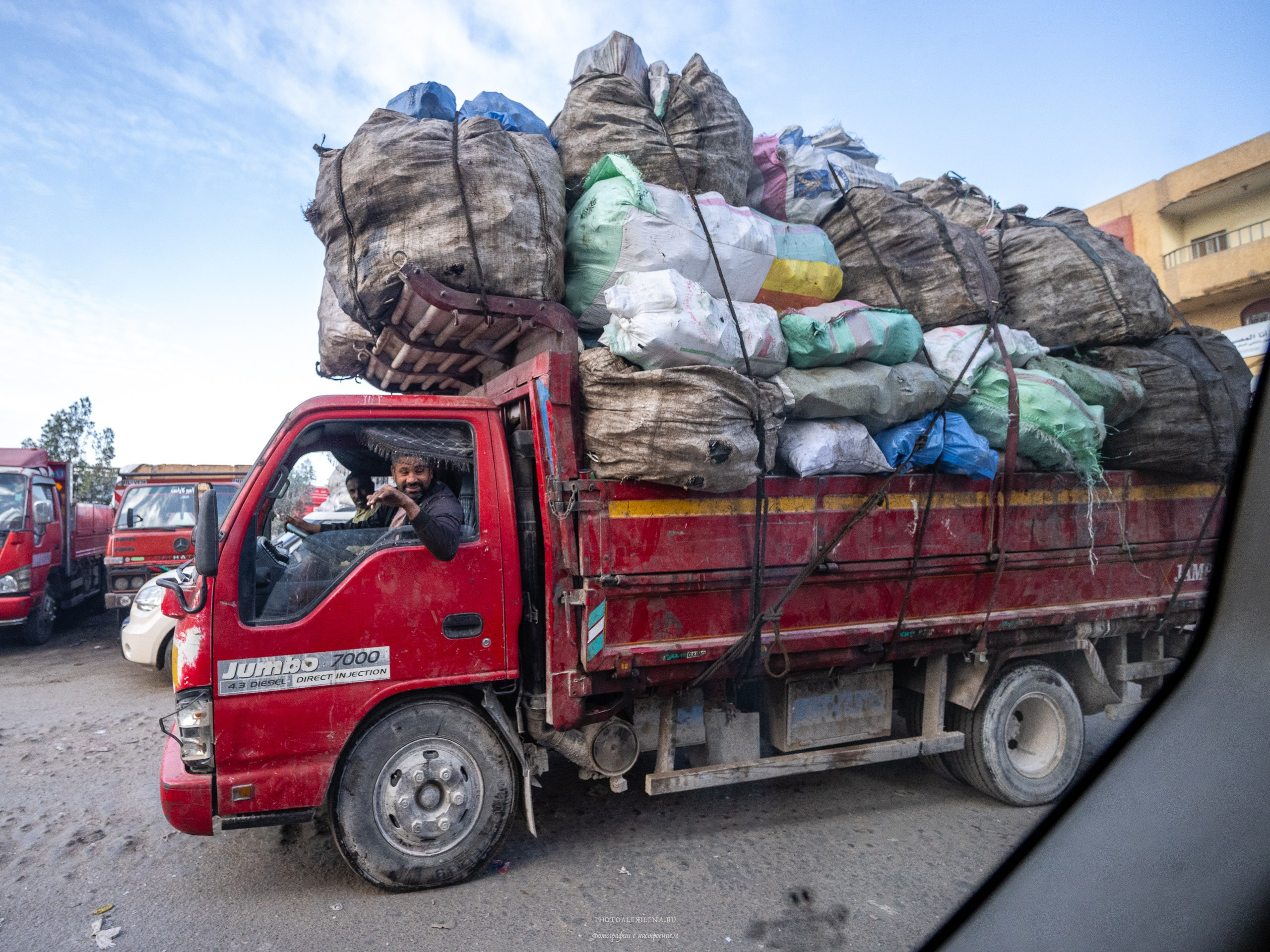 Пещерный монастырь и город мусорщиков. Авторские стильные фотокартины