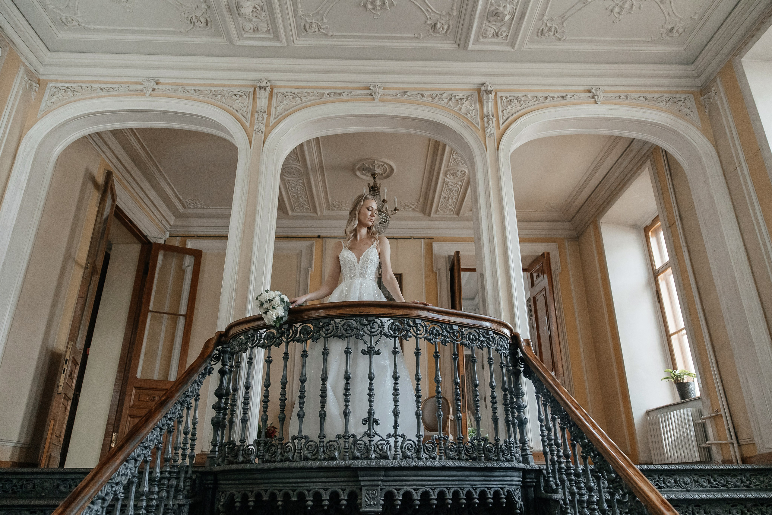 Свадебная фотосессия в библиотеке читальне Пушкина. Свадебный фотограф в Москве Дарья Олендарёва