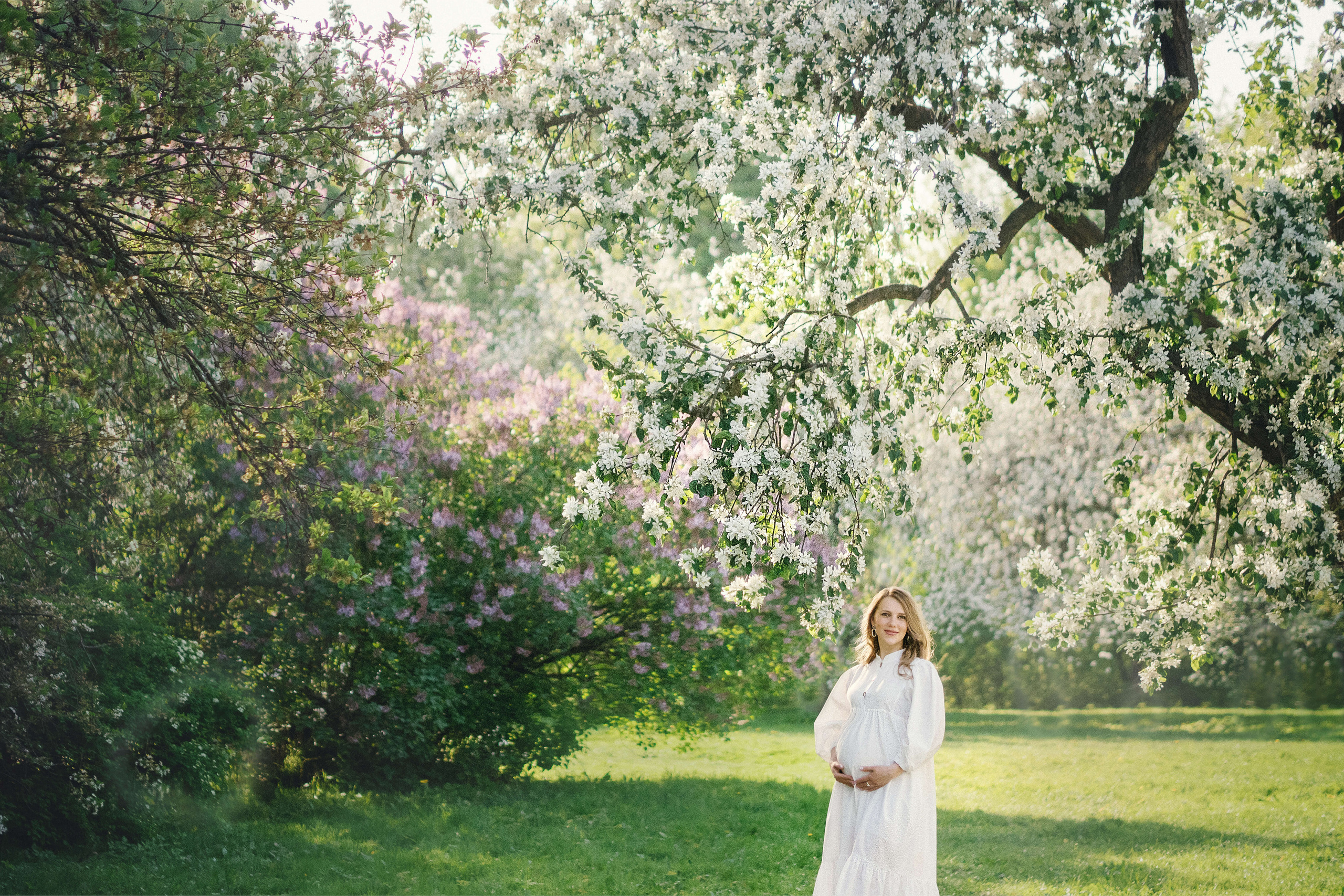 Прогулка будущей мамы в цветущем саду. Алёна Орлова Портретный фотограф Москва