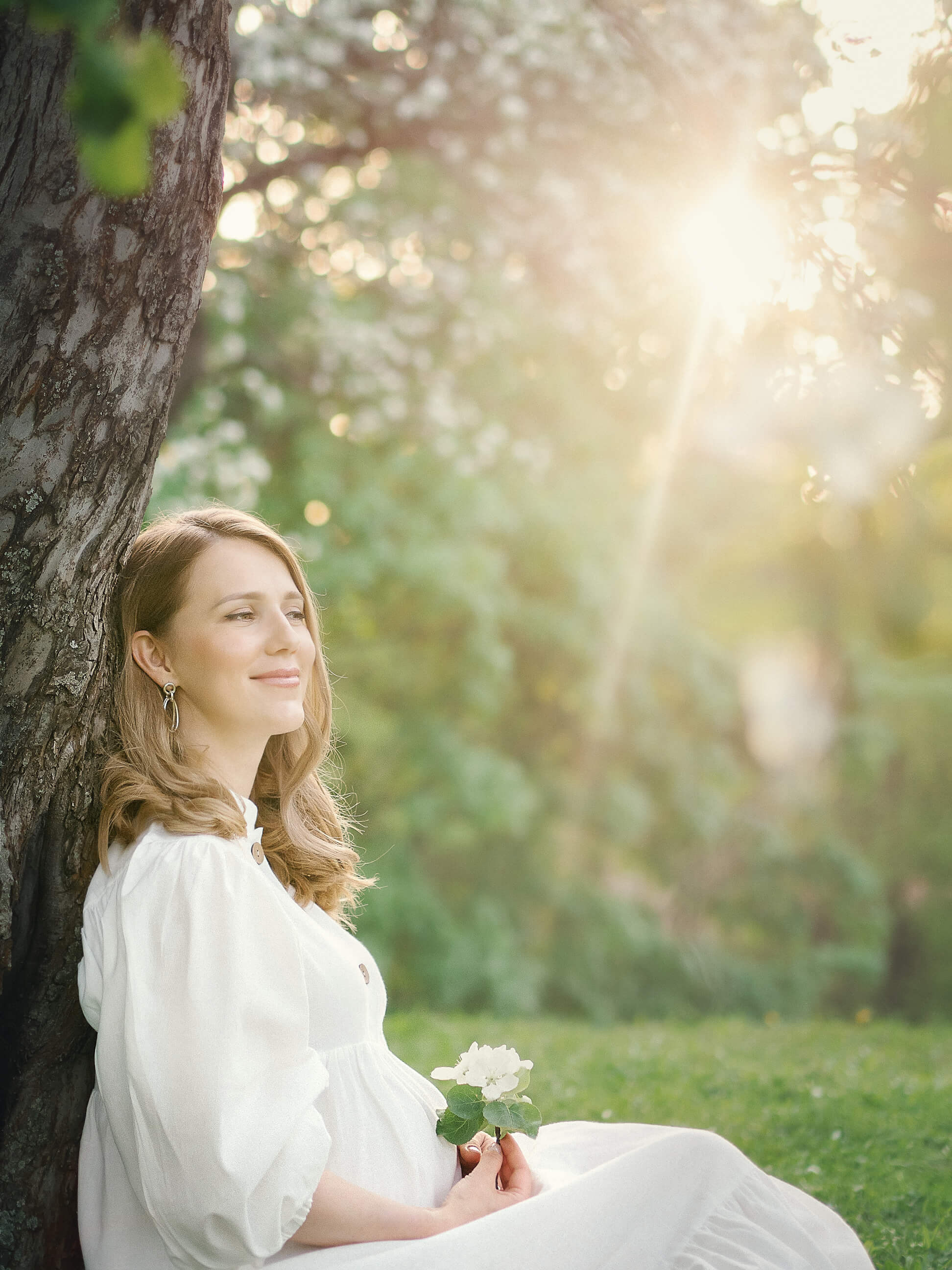 Прогулка будущей мамы в цветущем саду. Алёна Орлова Портретный фотограф Москва
