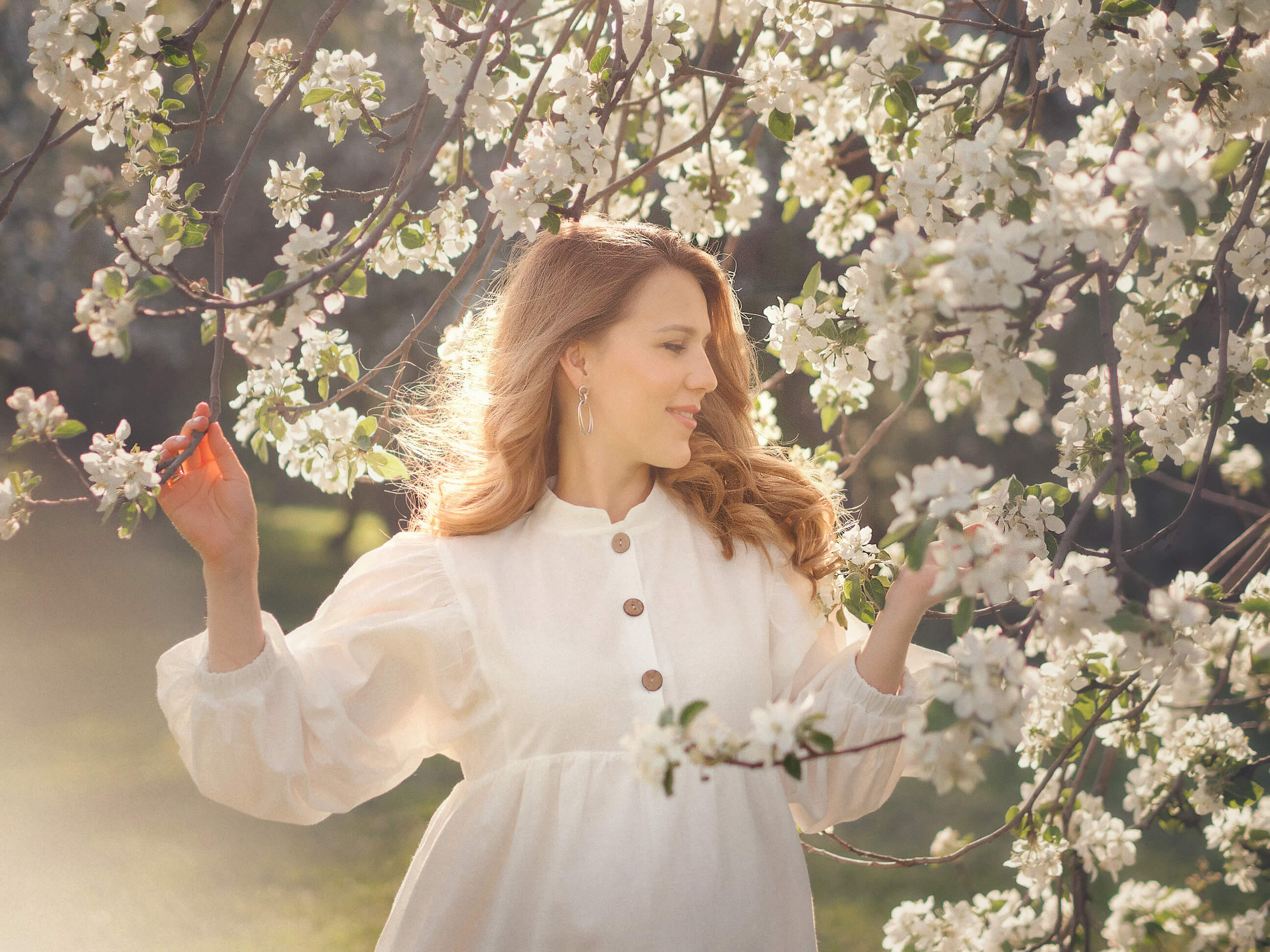 Прогулка будущей мамы в цветущем саду. Алёна Орлова Портретный фотограф Москва