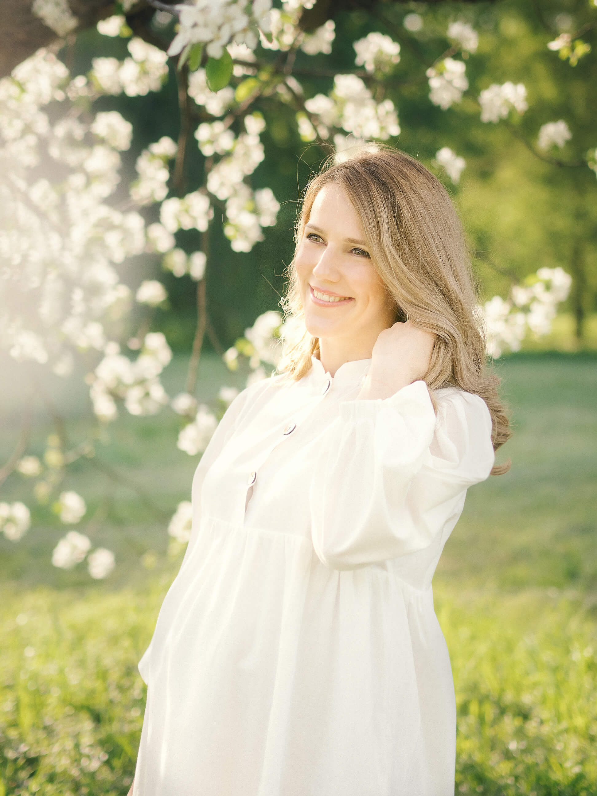 Прогулка будущей мамы в цветущем саду. Алёна Орлова Портретный фотограф Москва