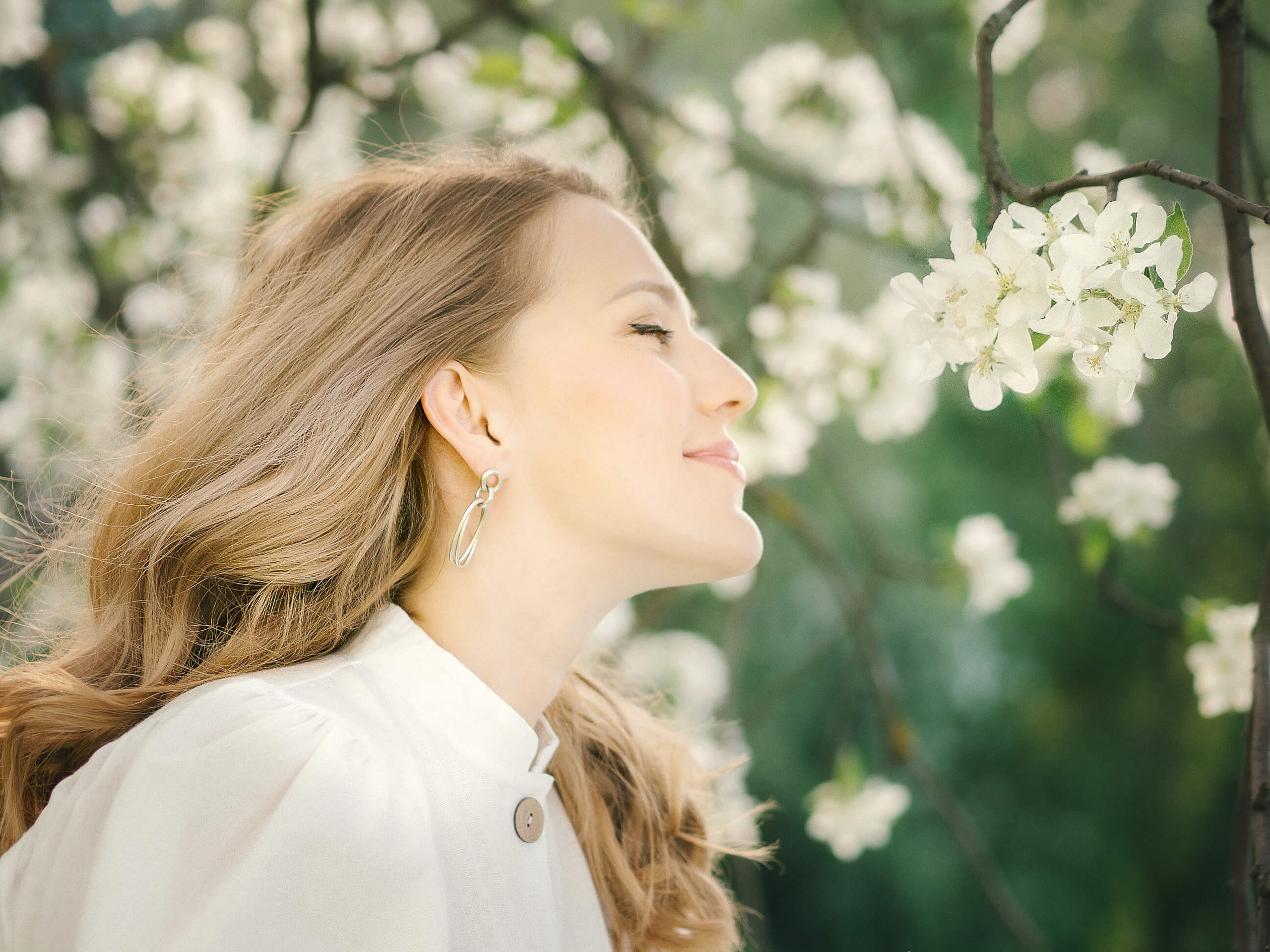 Прогулка будущей мамы в цветущем саду. Алёна Орлова Портретный фотограф Москва