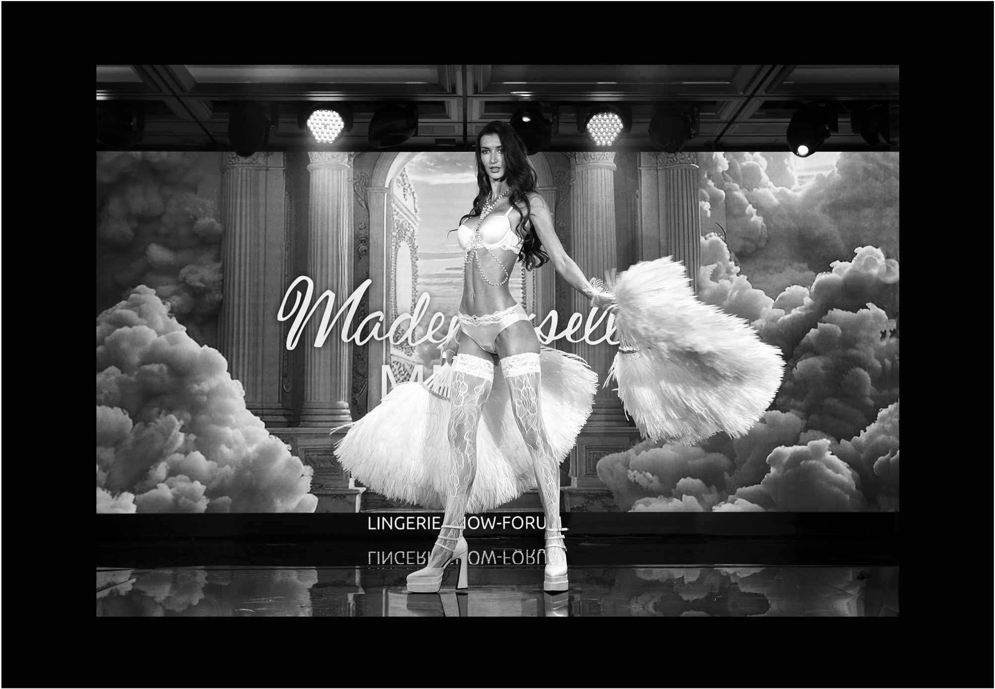 Показ "MELLE" на шоу "Lingerie Show Forum", модель показа Ирина Береза