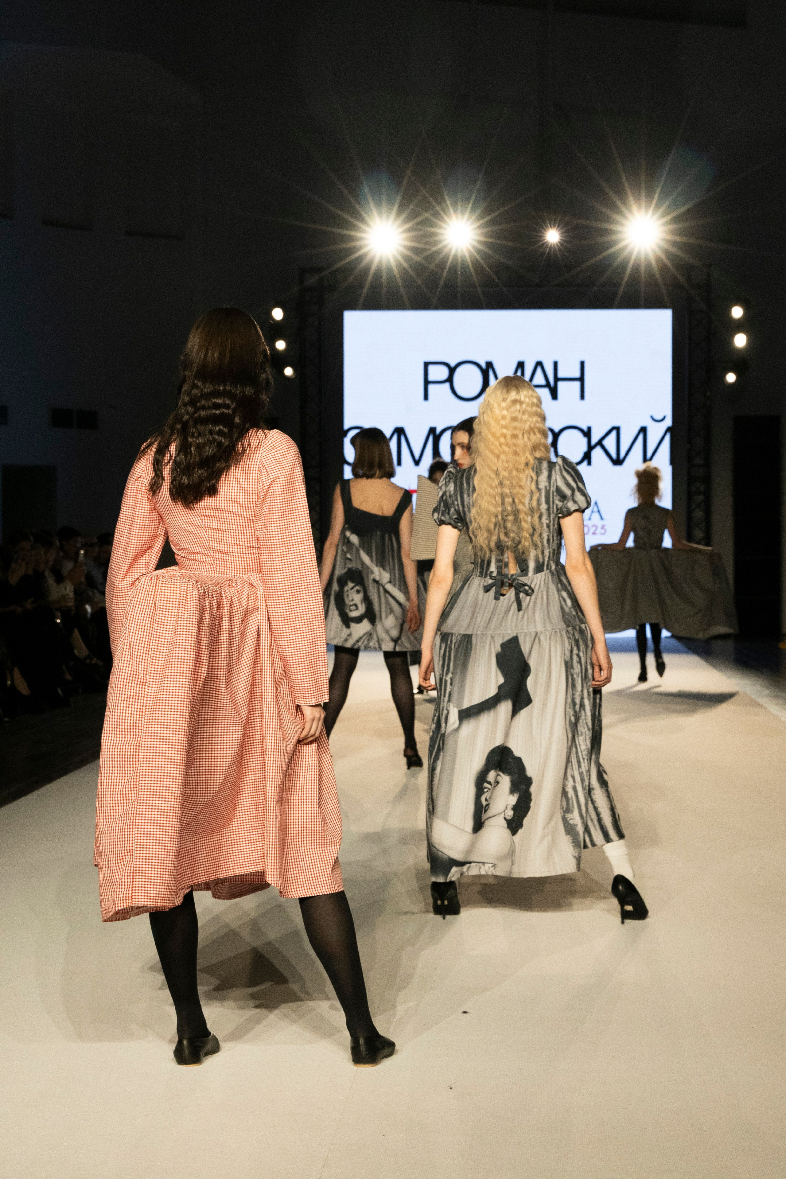 ДЛТ Собака.ru показ победителей конкурса «Новые имена в моде 2025». FOTOFAQ SKOOL г. Санкт-Петербург: очные, дистанционные и онлайн курсы фотографии