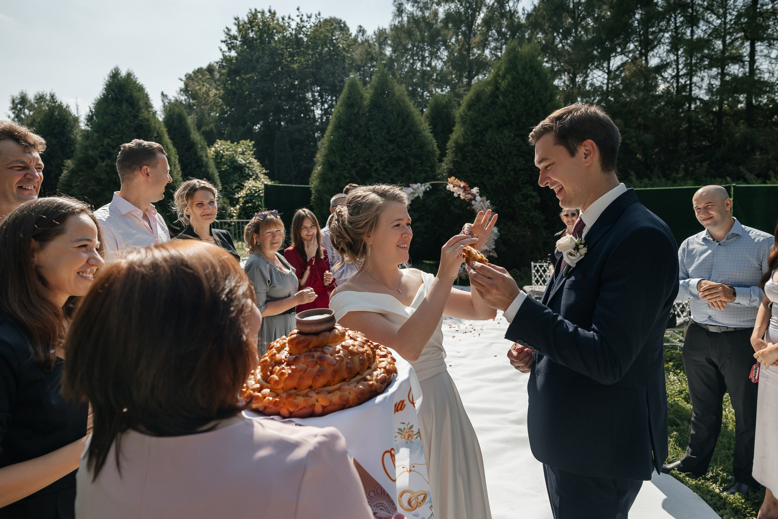 Свадебный банкет в беседке в Бирюлевском дендропарке