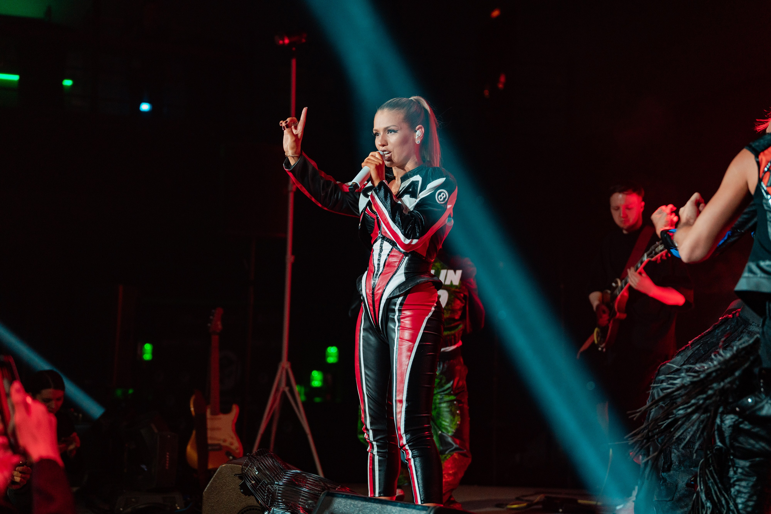 Люся Чеботина — фото с концерта. Репортажный фотограф в Москве Измалков Артем