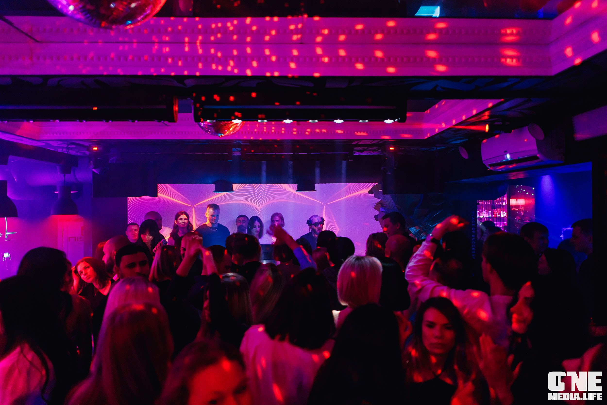 Репортаж с субботней тусовки в Nisha. One Media Life: фоторепортажи, фотоотчеты с мероприятий и заведений