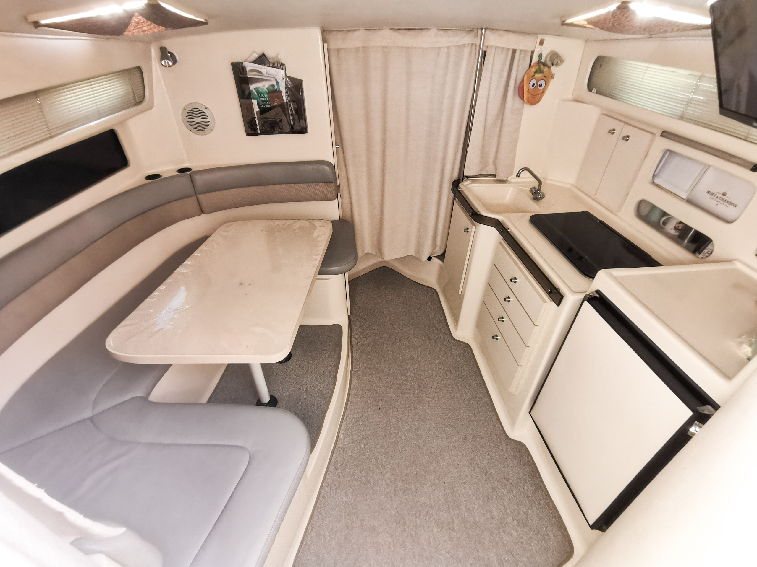 Катер Манго Аренда Яхты в Сочи Яхтанаморе YACHTNAMORE YACHTANAMORE