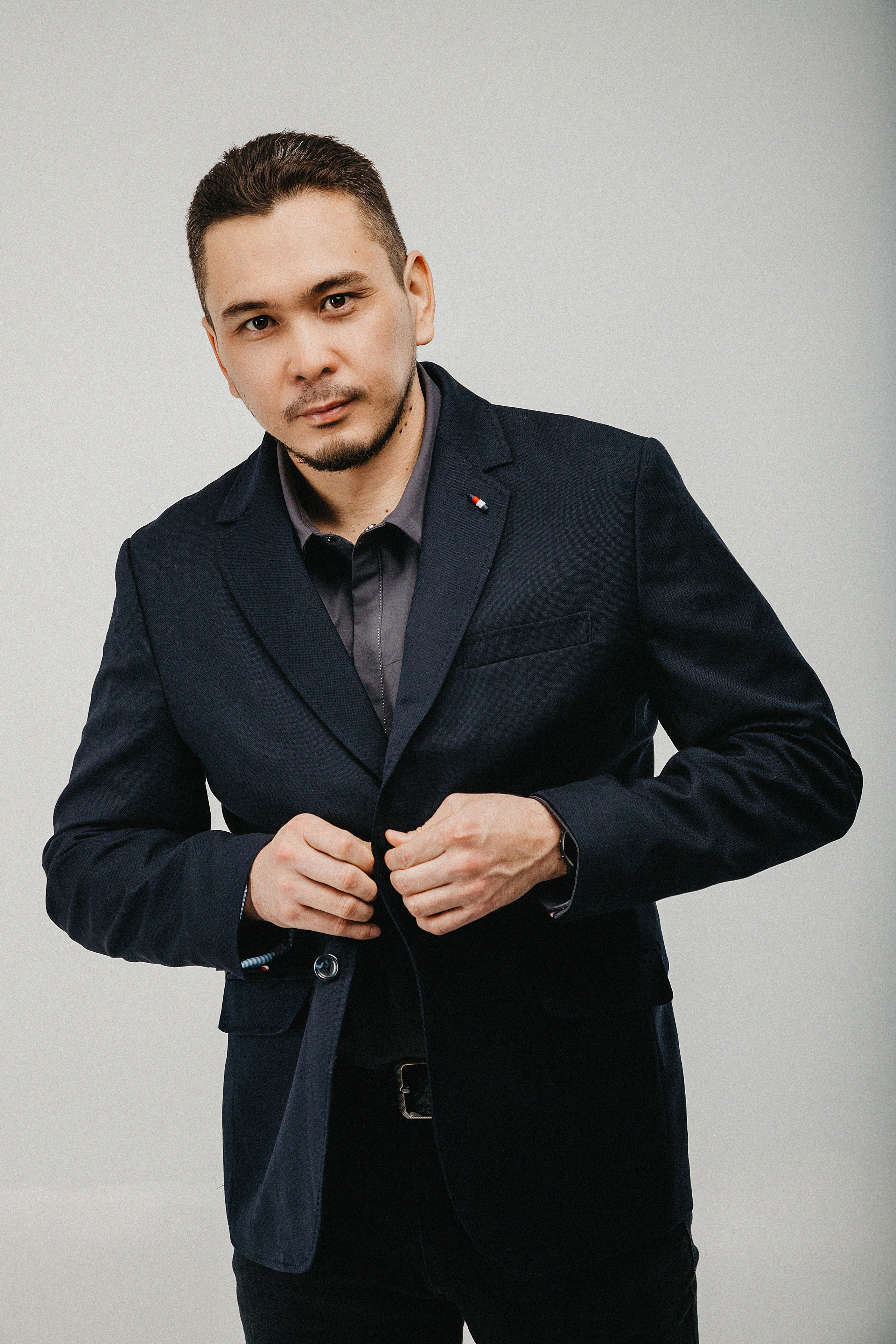 Фотосессия Нурлана в фотостудии Пространство. Свадебный, семейный и портретный фотограф в Алматы, Костанай