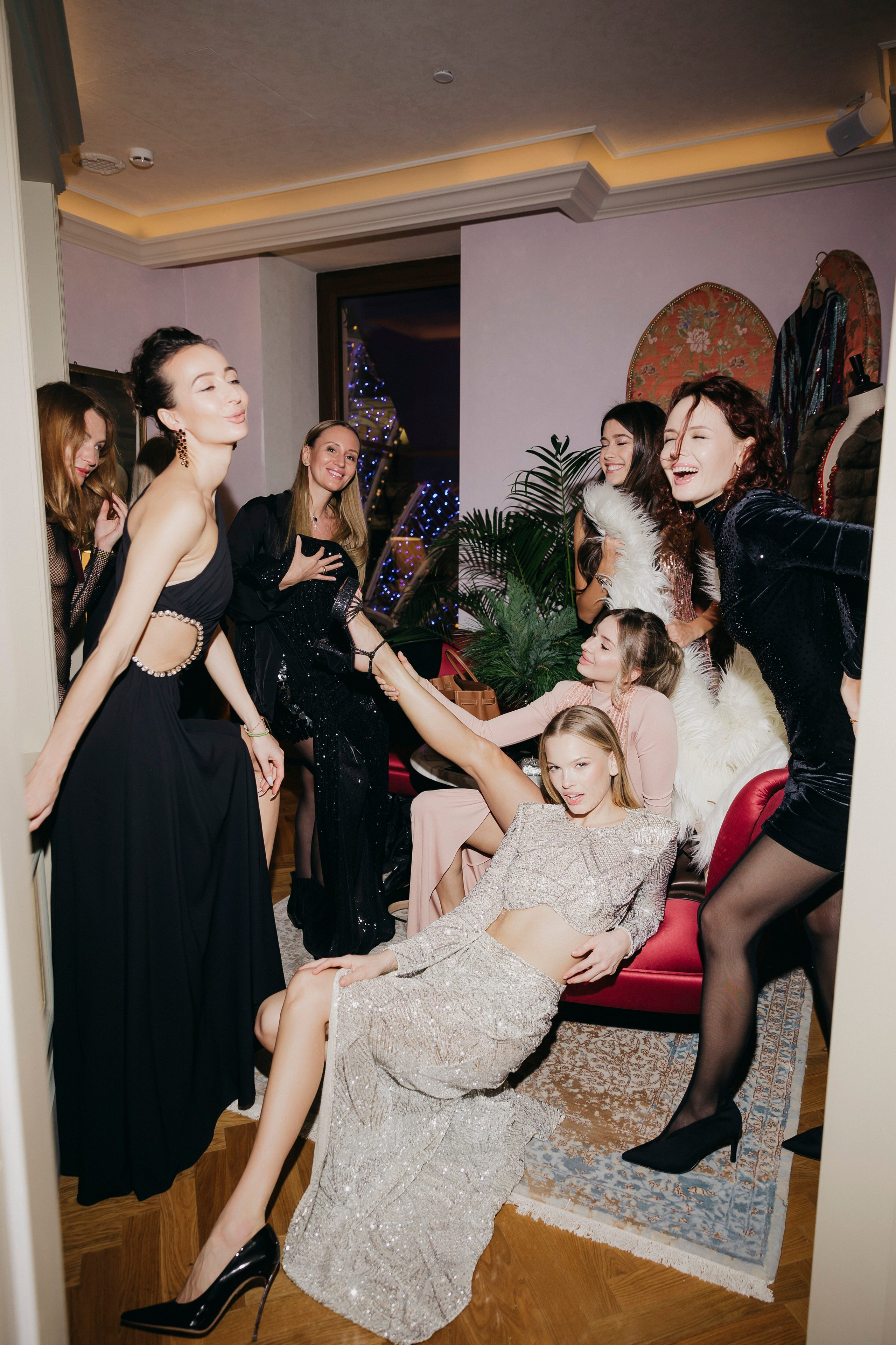 Девичник Алены Бердовой, Bosco Ceremony. «Птичка на проводе»: информационный портал в Москве