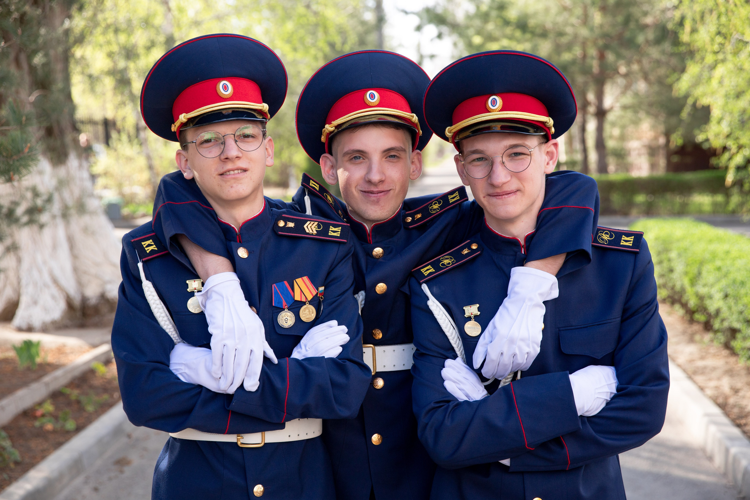 Старшая школа. Выпускные школьные фотоальбомы для школ и детских садов в Волгограде и Волжском