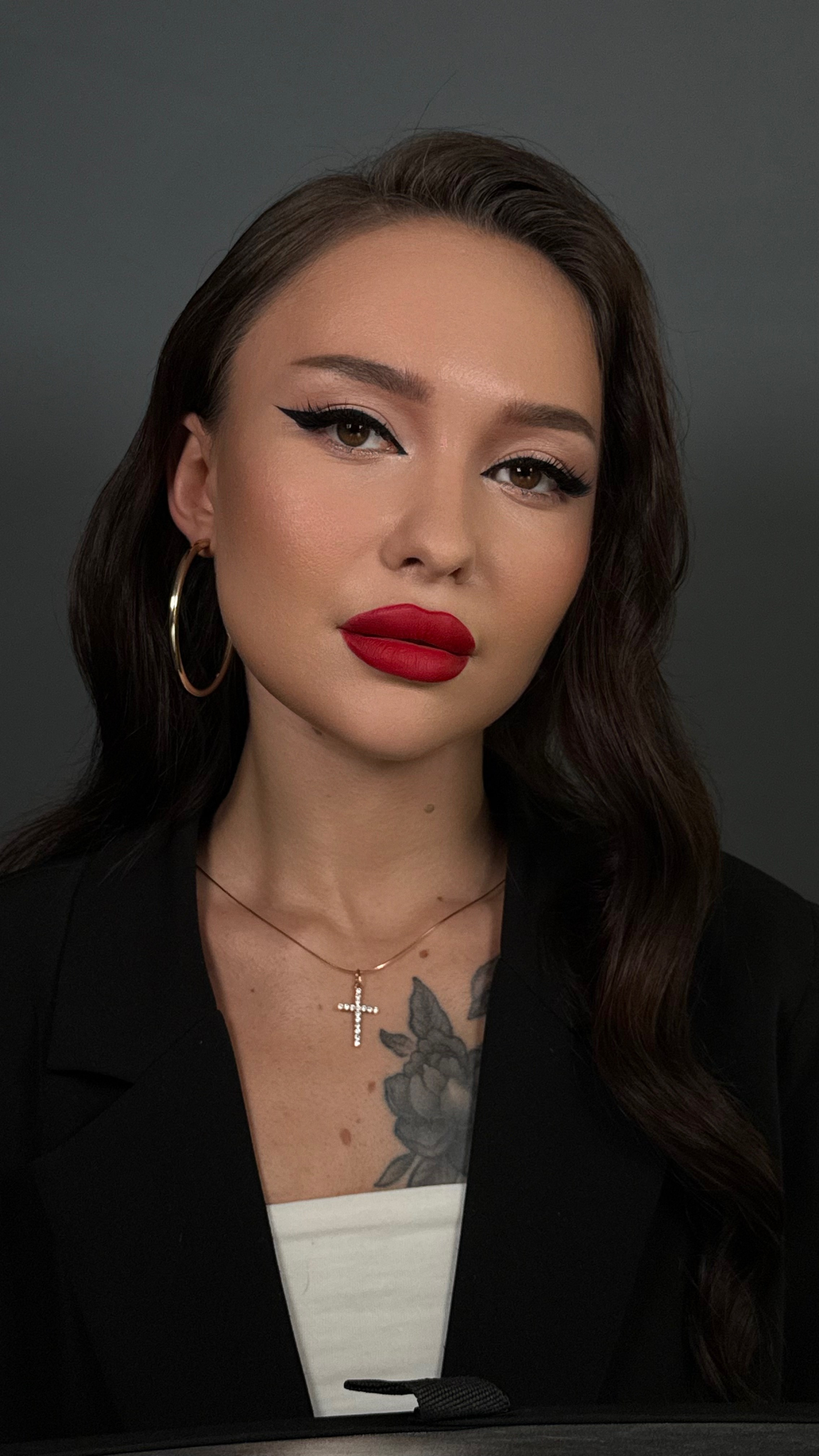 Услуги. Студия визажистов, стилистов по прическам, бровистов и мастеров по ресницам