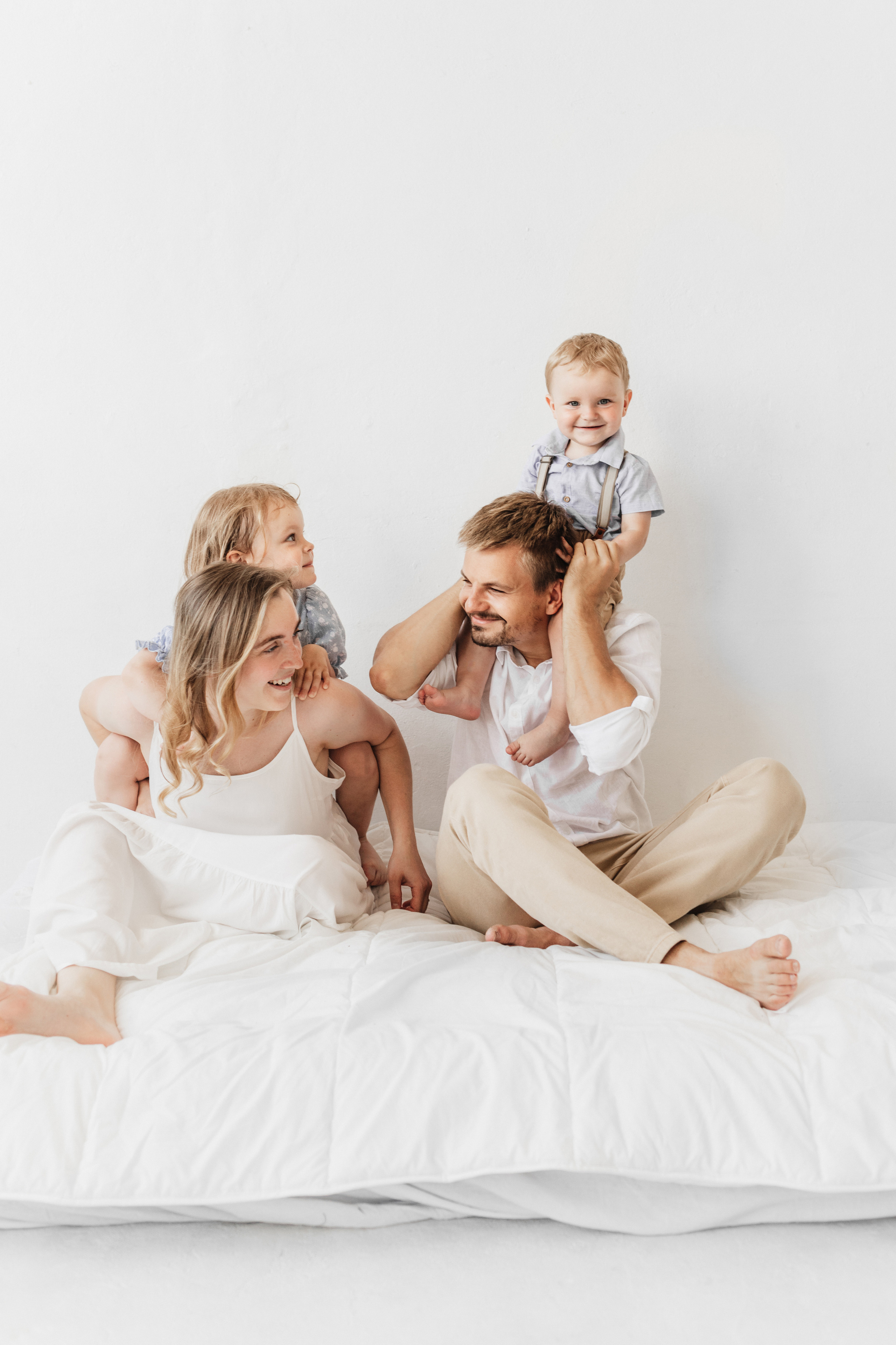 Алина, Ваня, Веста и Иессей