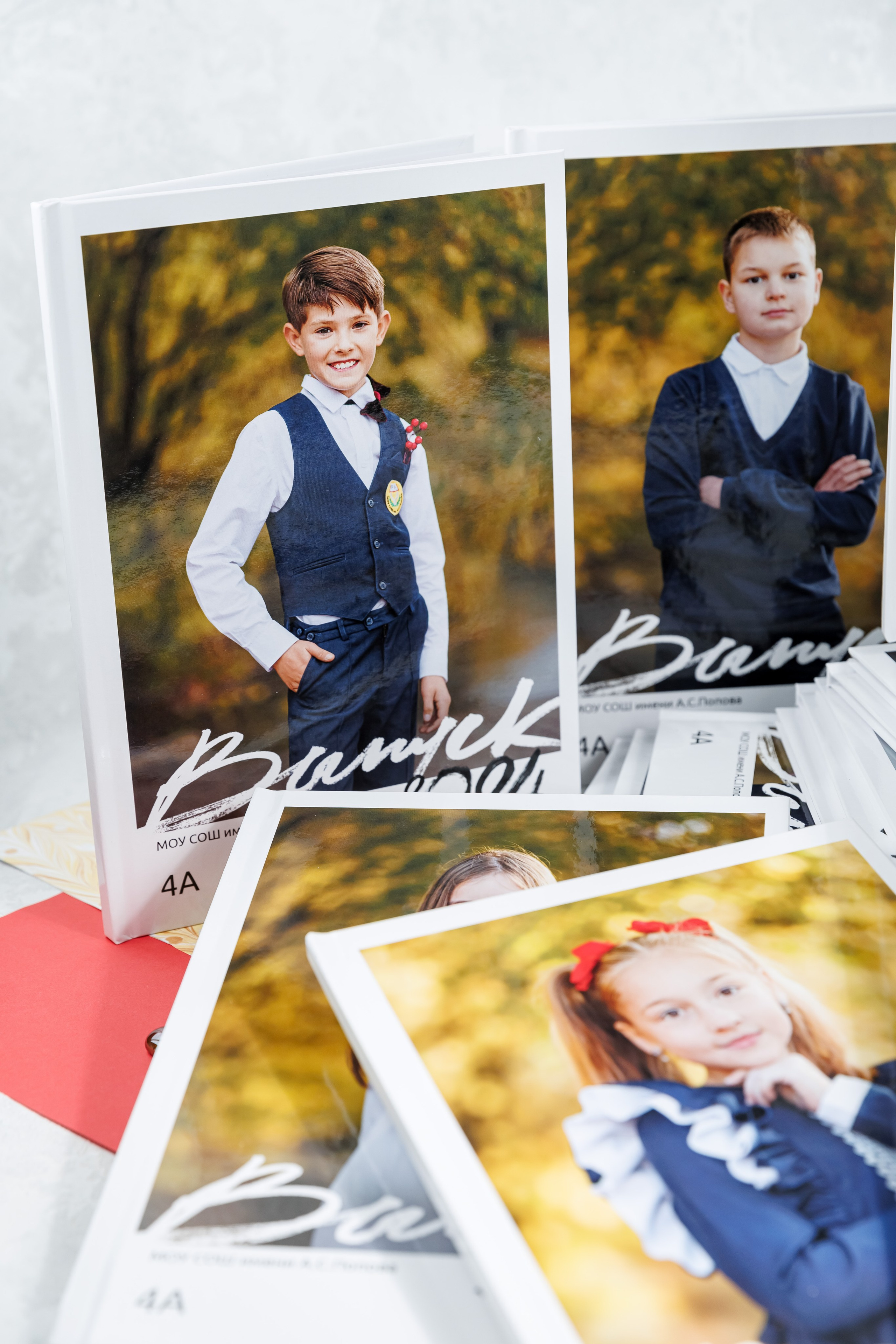 Выпускные альбомы 4 класс. Семейный и детский фотограф Комина Елена, Власиха, Одинцово