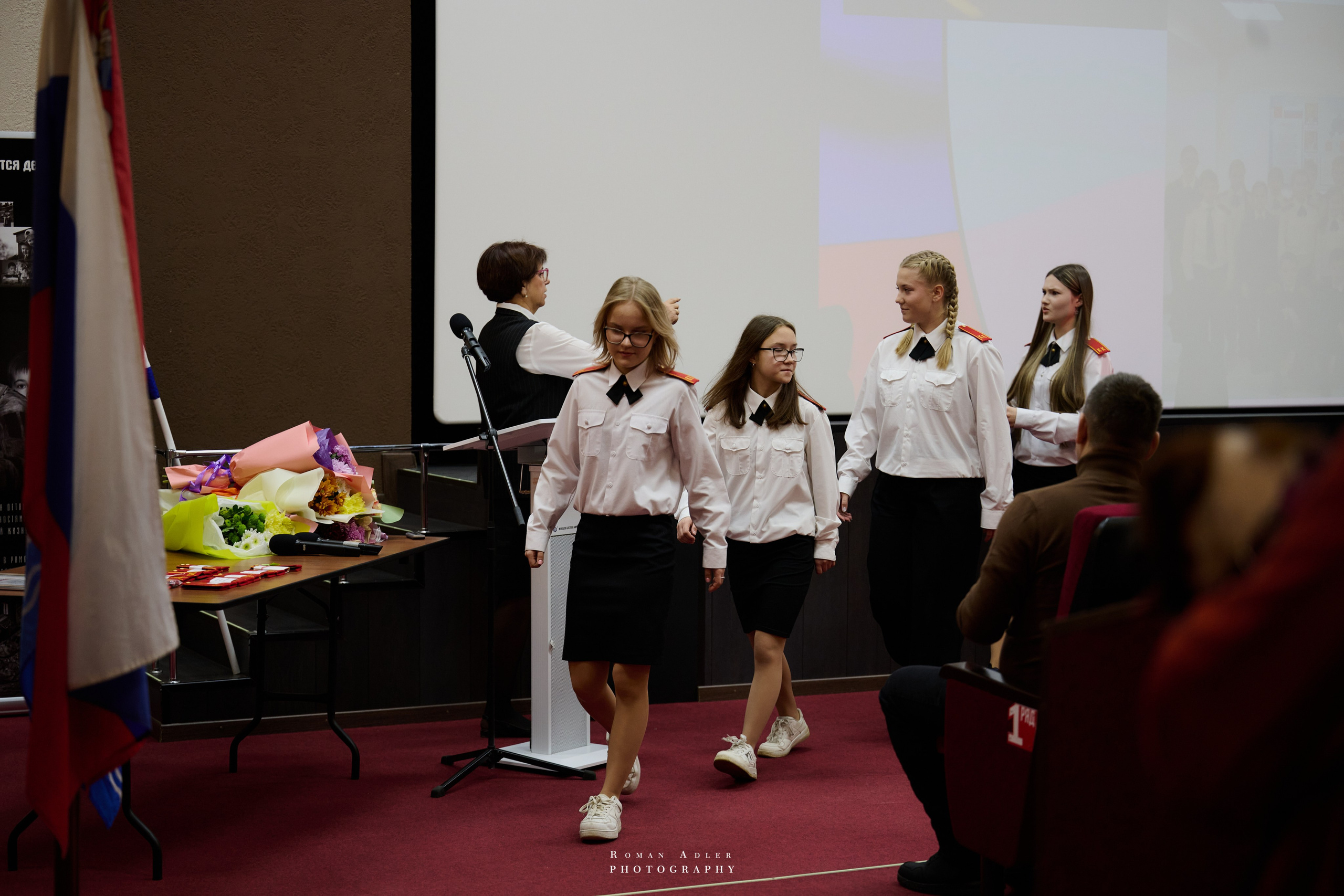 ДК «Победа» выставка фотопроекта «Территории». Фотограф Роман Адлер