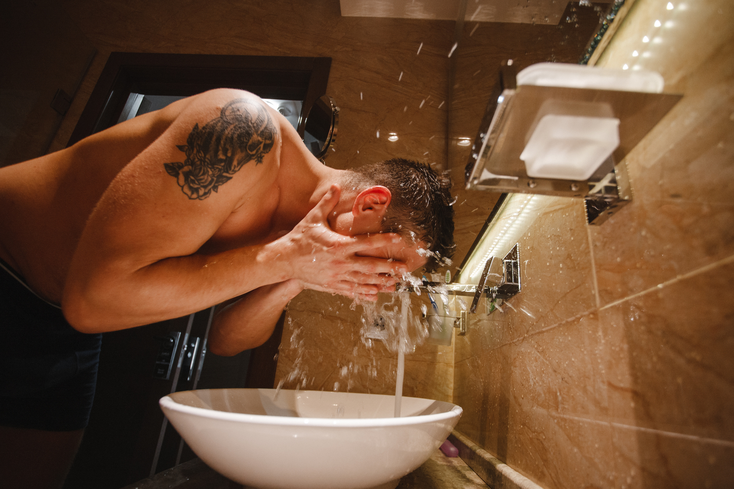 Свадебная фотосессия в утончённом стиле невесты Анны с татуировками. Олег Сверчков | Свадебный фотограф Вологда