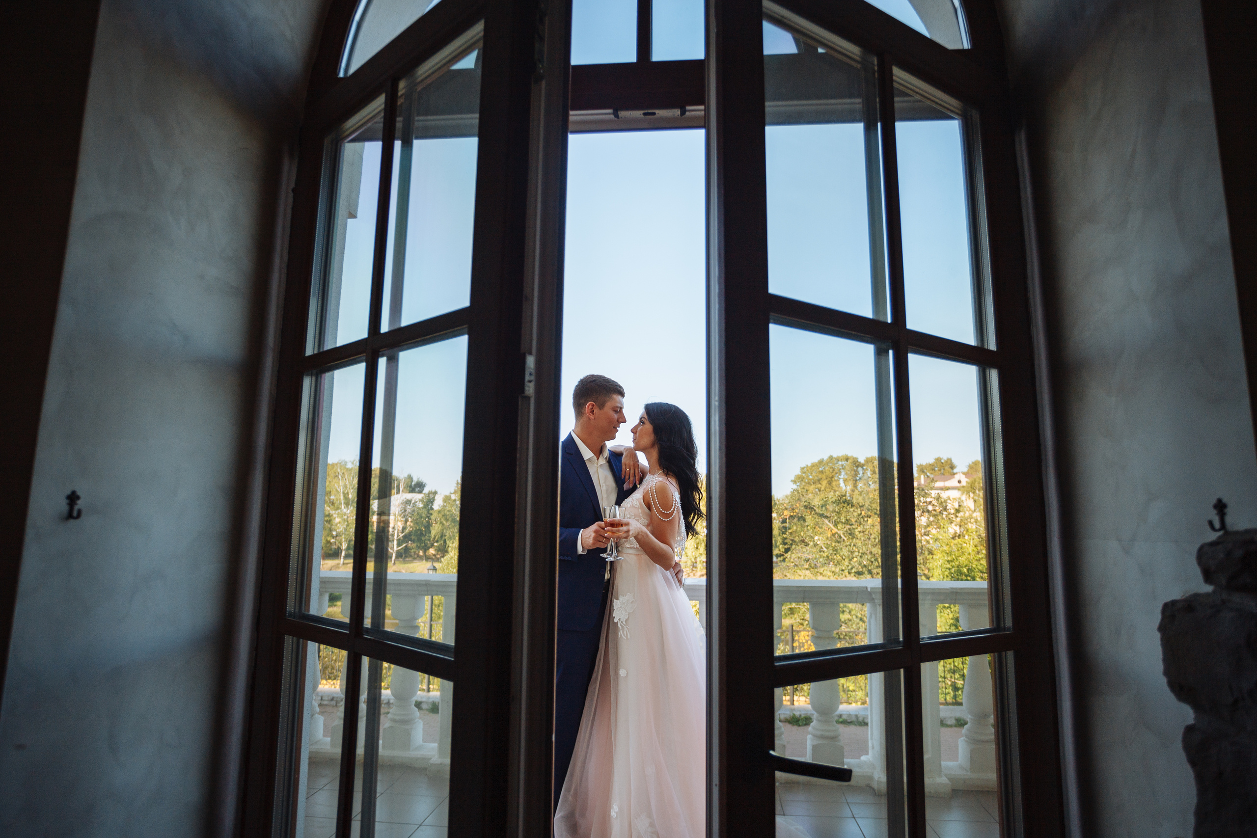 Свадебная фотосессия в утончённом стиле невесты Анны с татуировками. Олег Сверчков | Свадебный фотограф Вологда