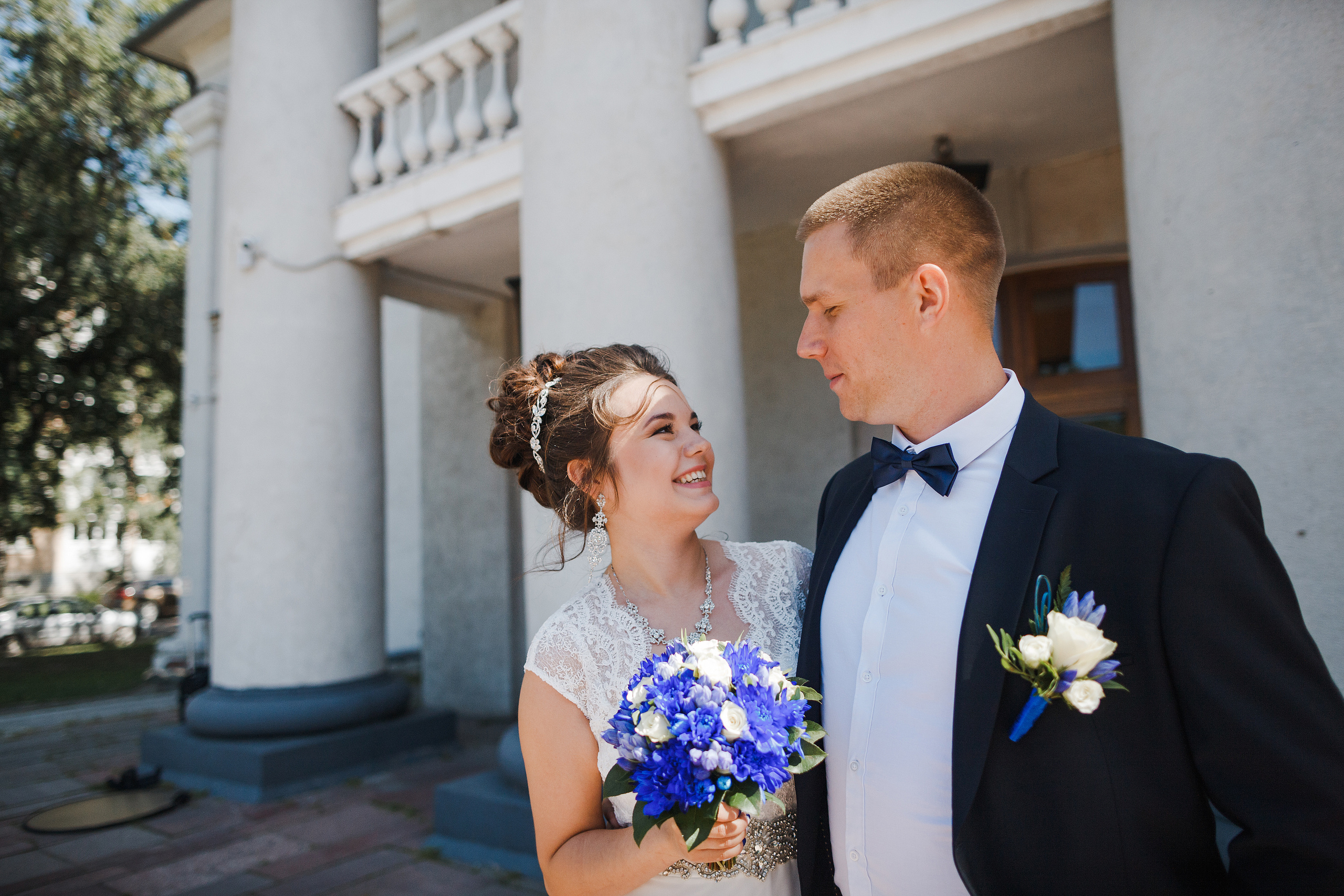 Летняя свадебная фотография в центре города. Олег Сверчков | Свадебный фотограф Вологда