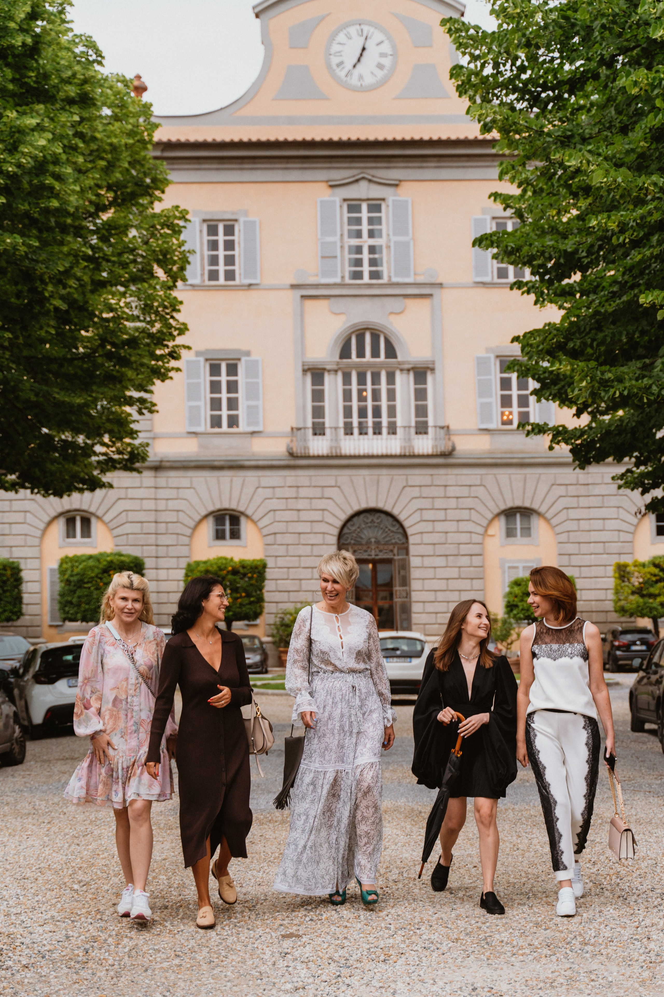 Pisa walk. Family Lifestyle Photographer in Lucca, Italia