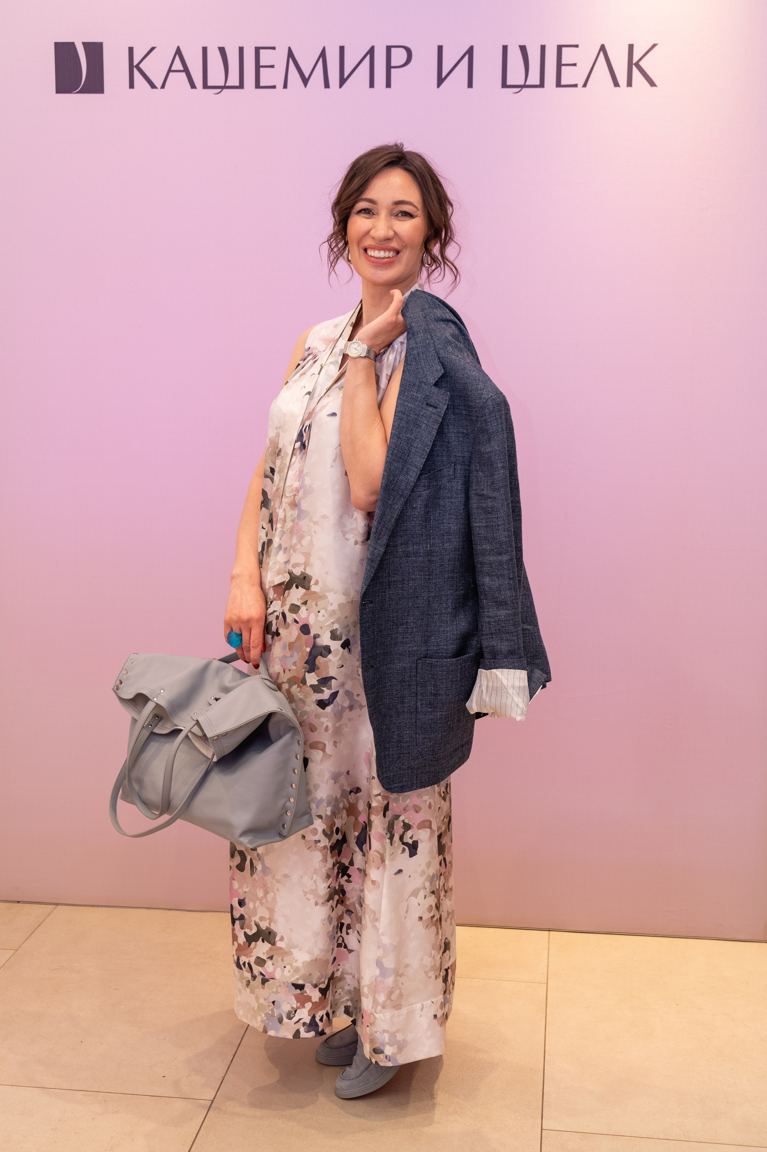 Занимаюсь профессиональной фотографией и живу рядом с Байкалом. Работаю в разных жанрах