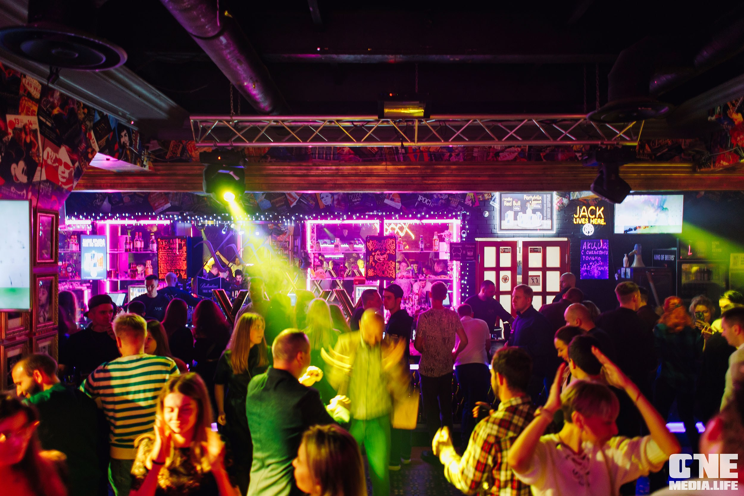 Фоторепортаж из бара XxxX. One Media Life: фоторепортажи, фотоотчеты с мероприятий и заведений
